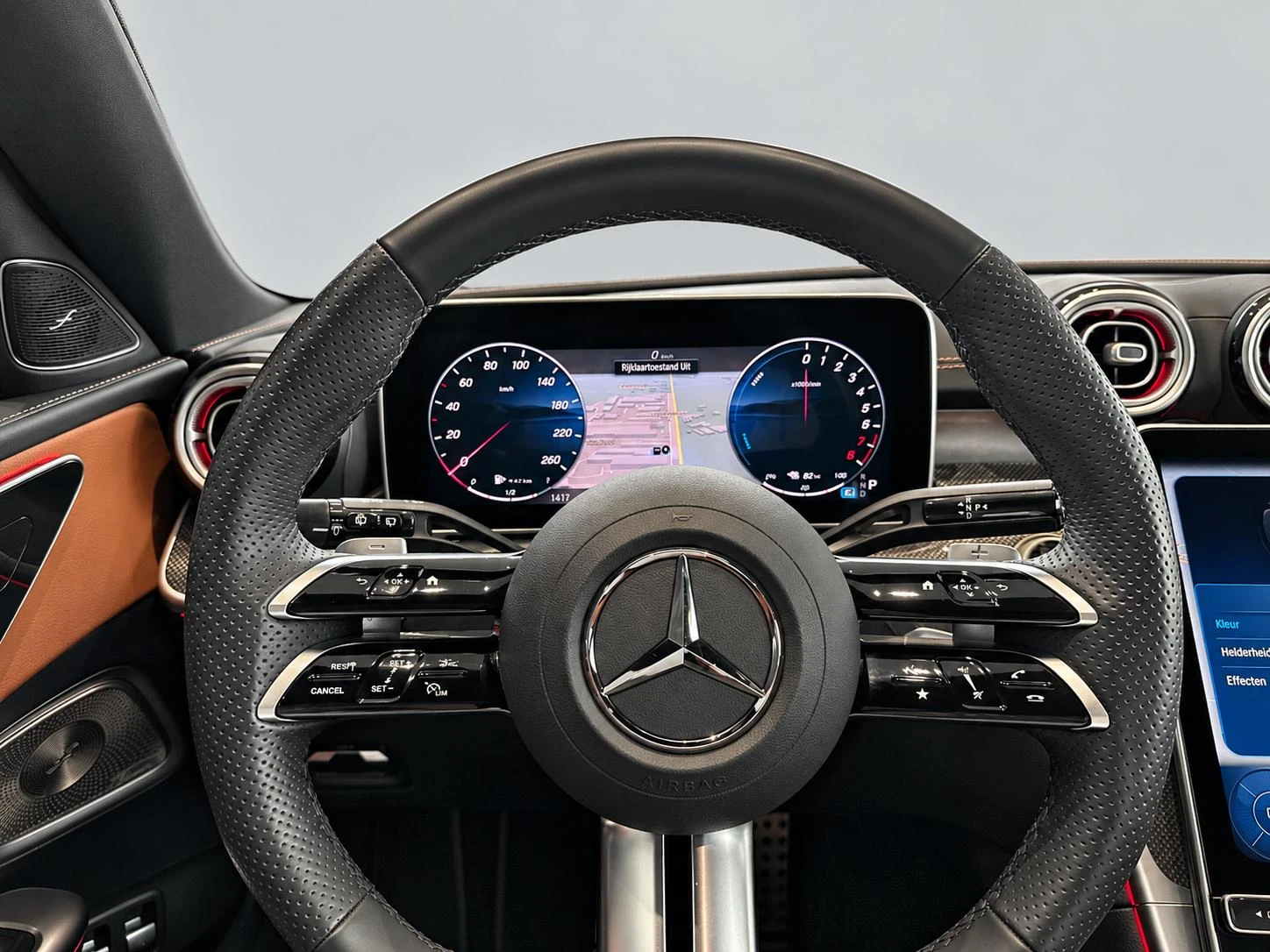 Mercedes-Benz-C-Klasse-image-9