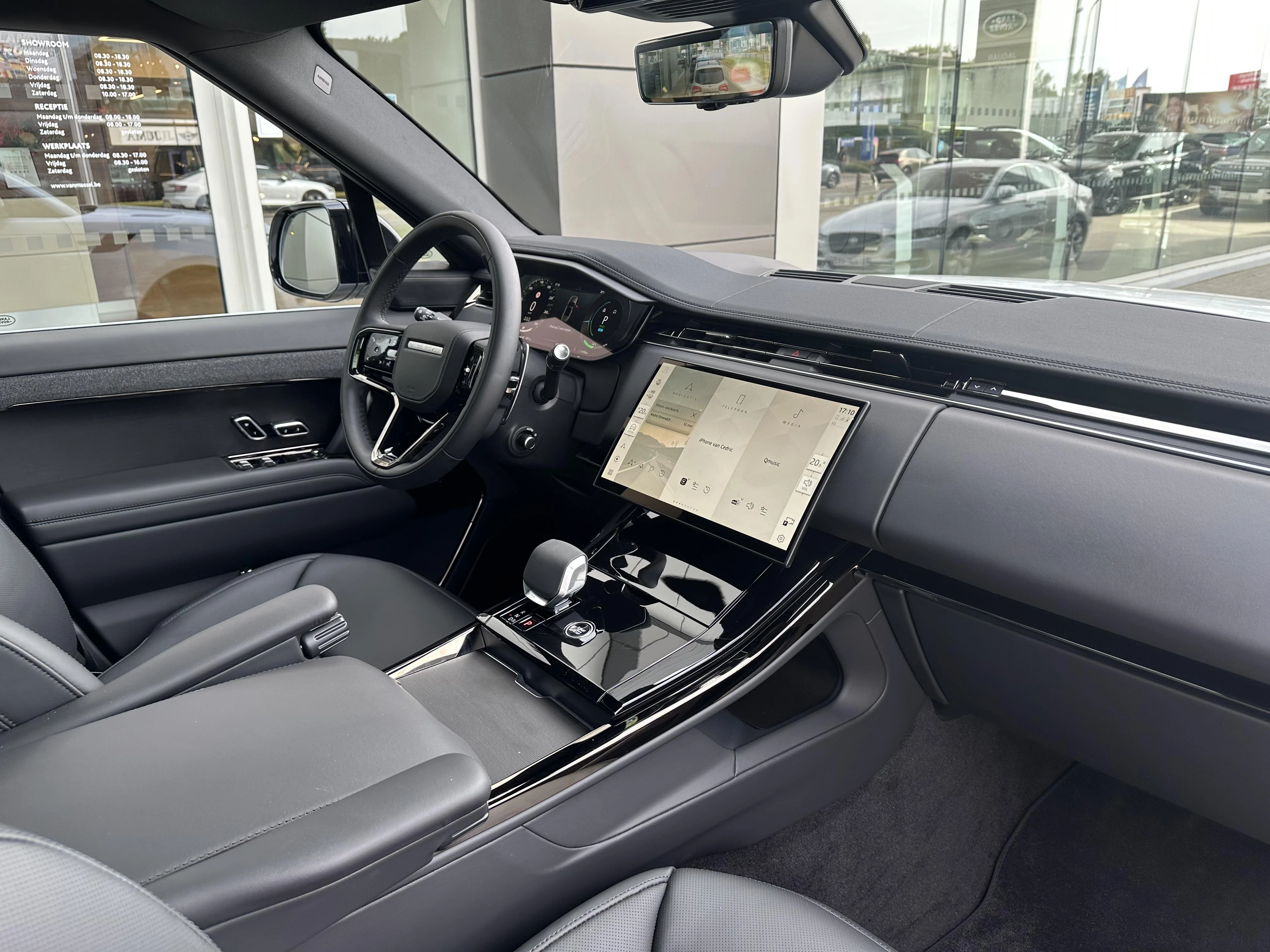 Land Rover-Range Rover Sport-image-3