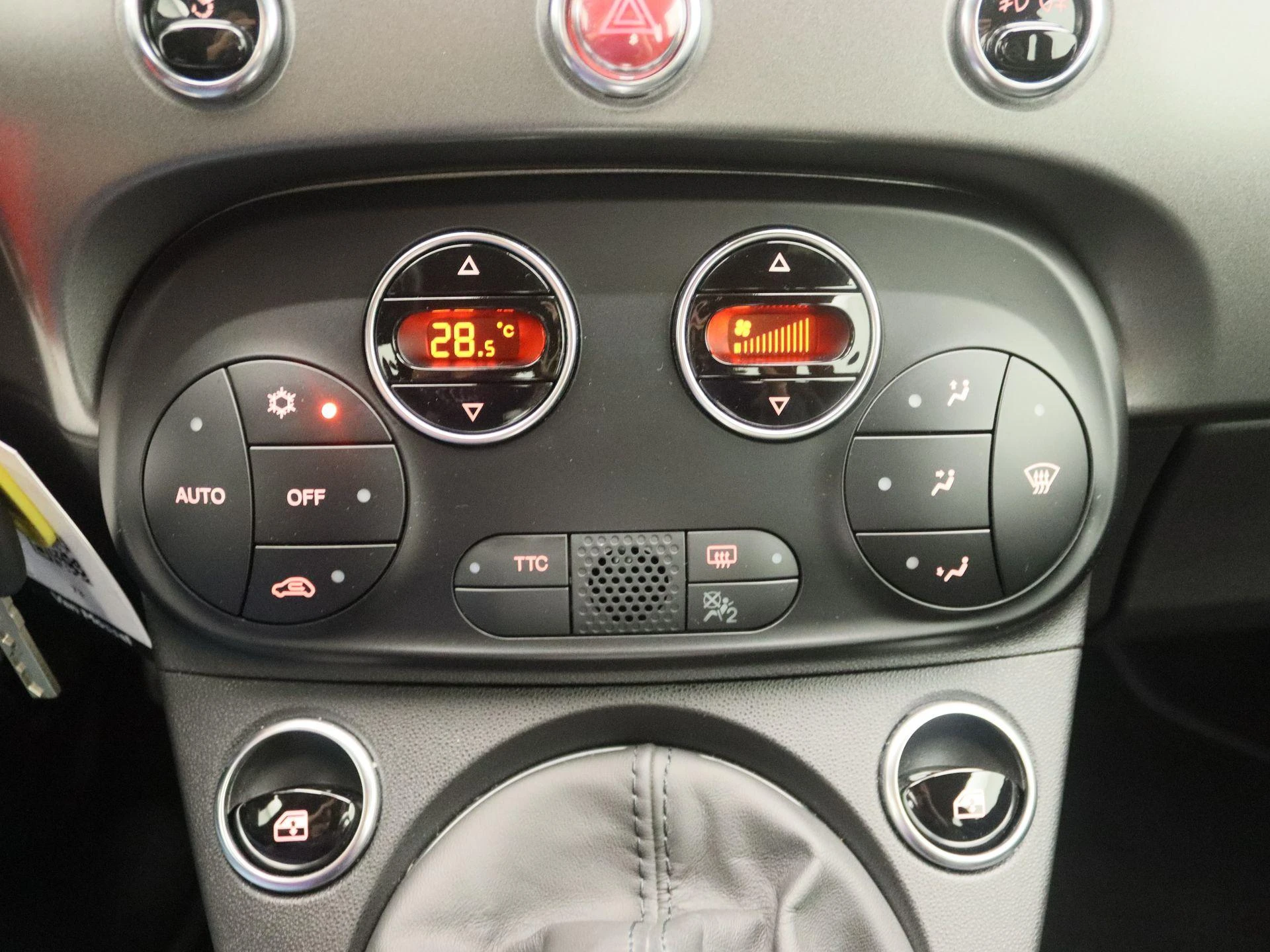 Abarth-595-image-17