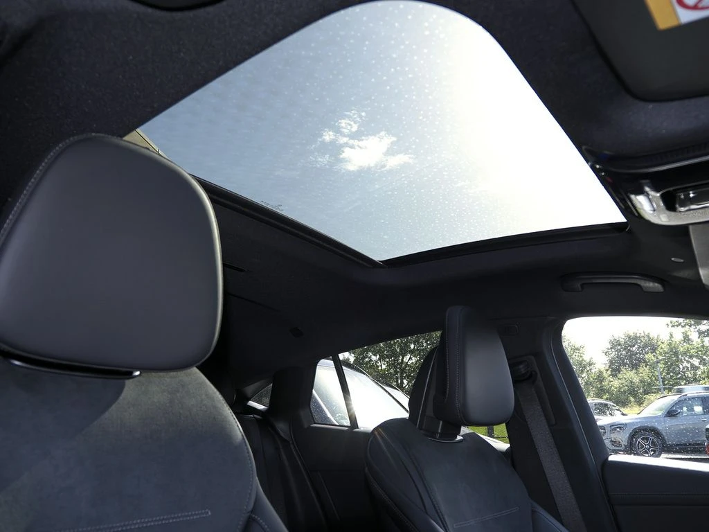 Mercedes-Benz-GLC 220 d-image-14