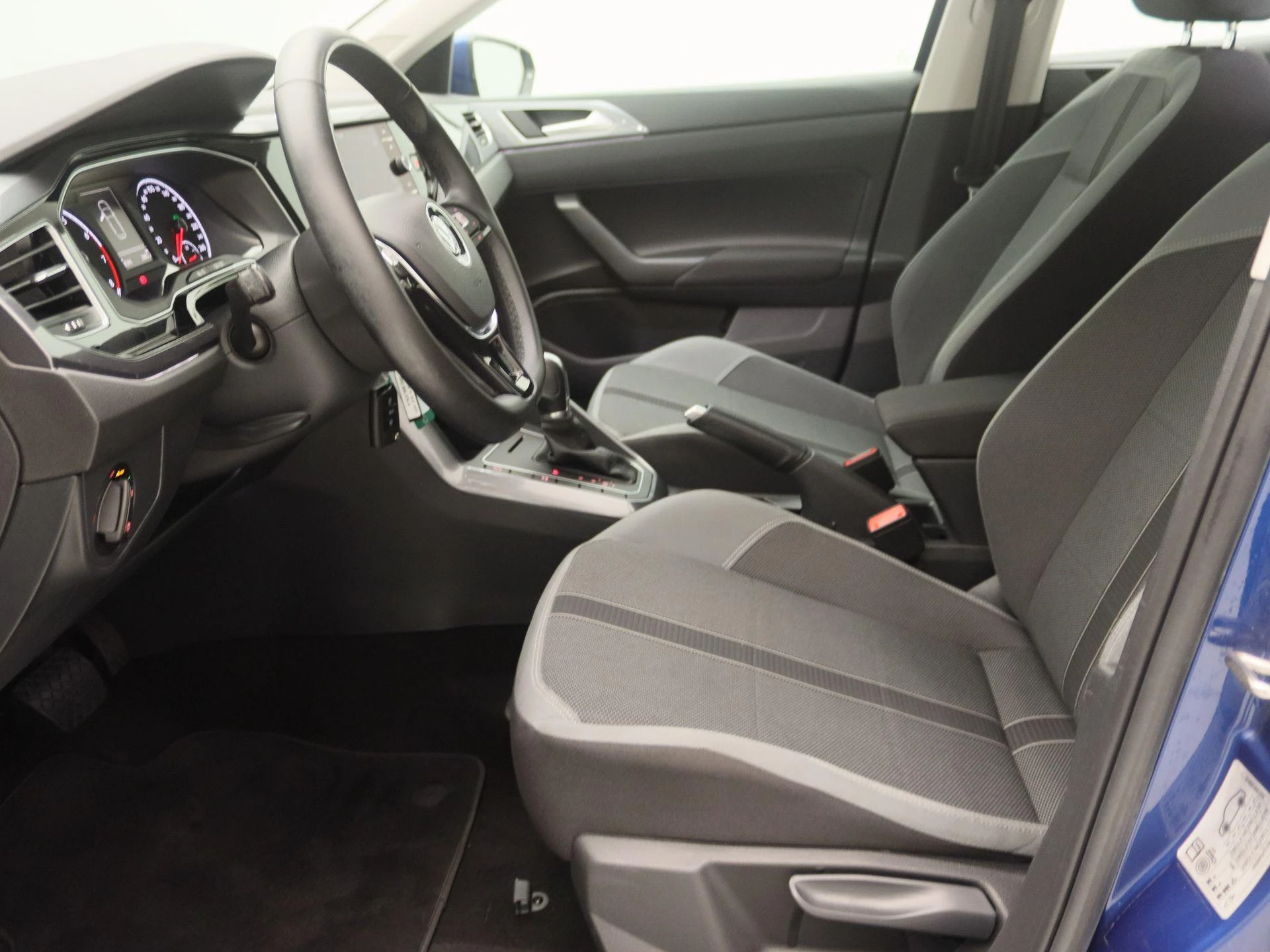 Volkswagen-Polo-image-11