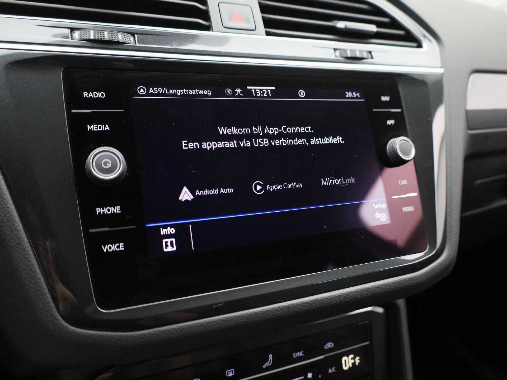 Volkswagen-Tiguan-image-27