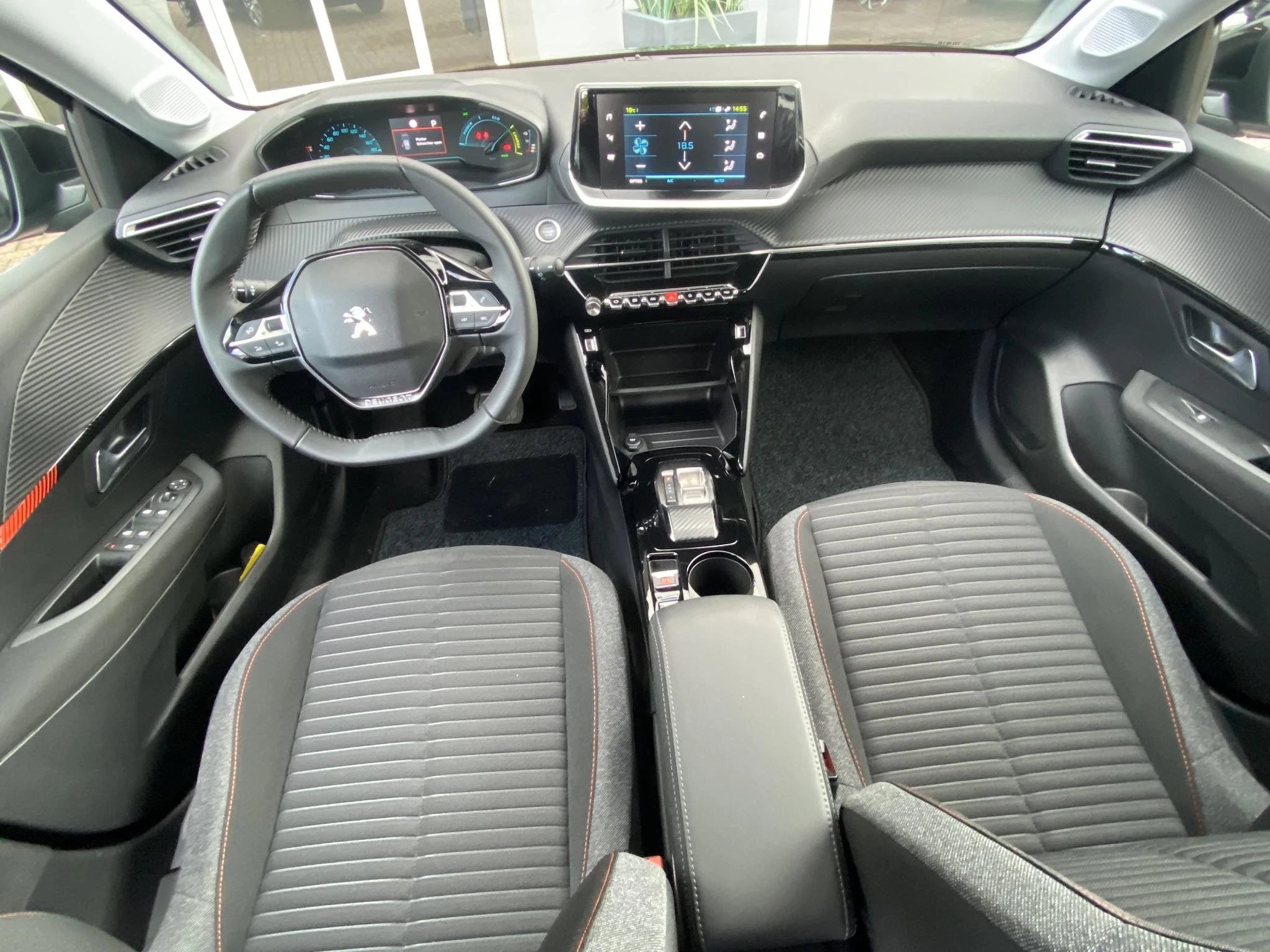 Peugeot-e-208-image-25