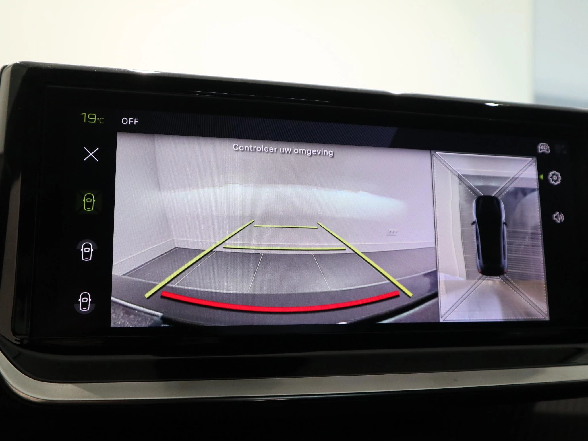 Peugeot-208-image-11