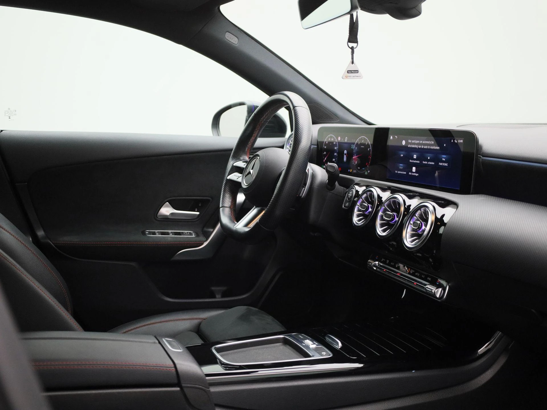 Mercedes-Benz-A-Klasse-image-34