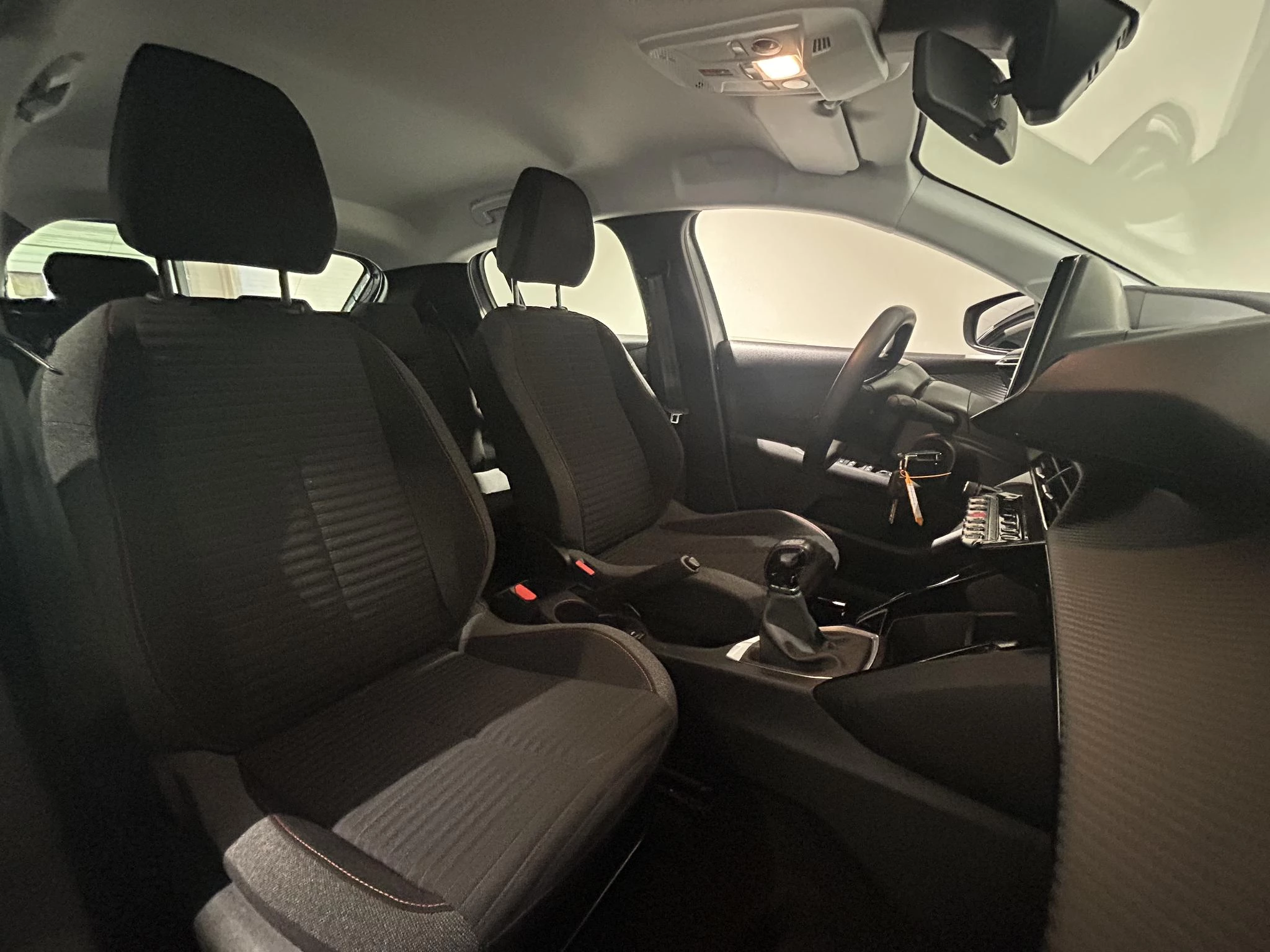 Peugeot-208-image-16