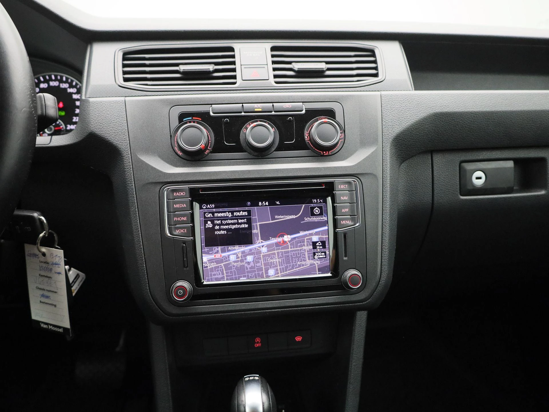 Volkswagen-Caddy-image-8
