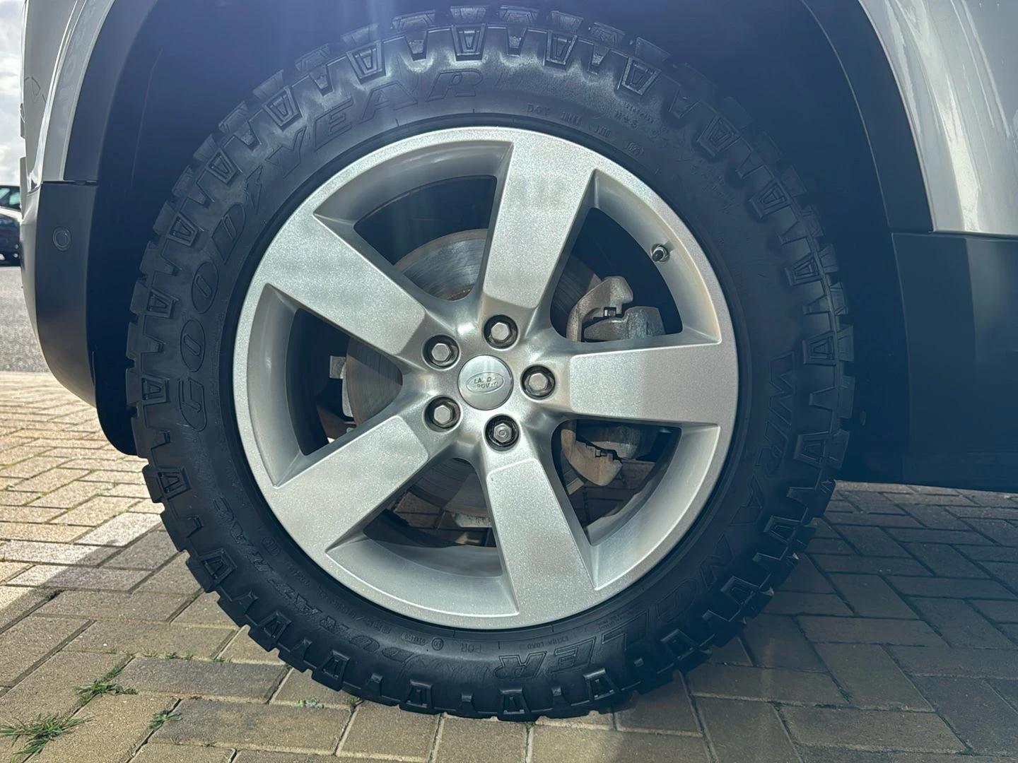 Land Rover-Defender-image-7