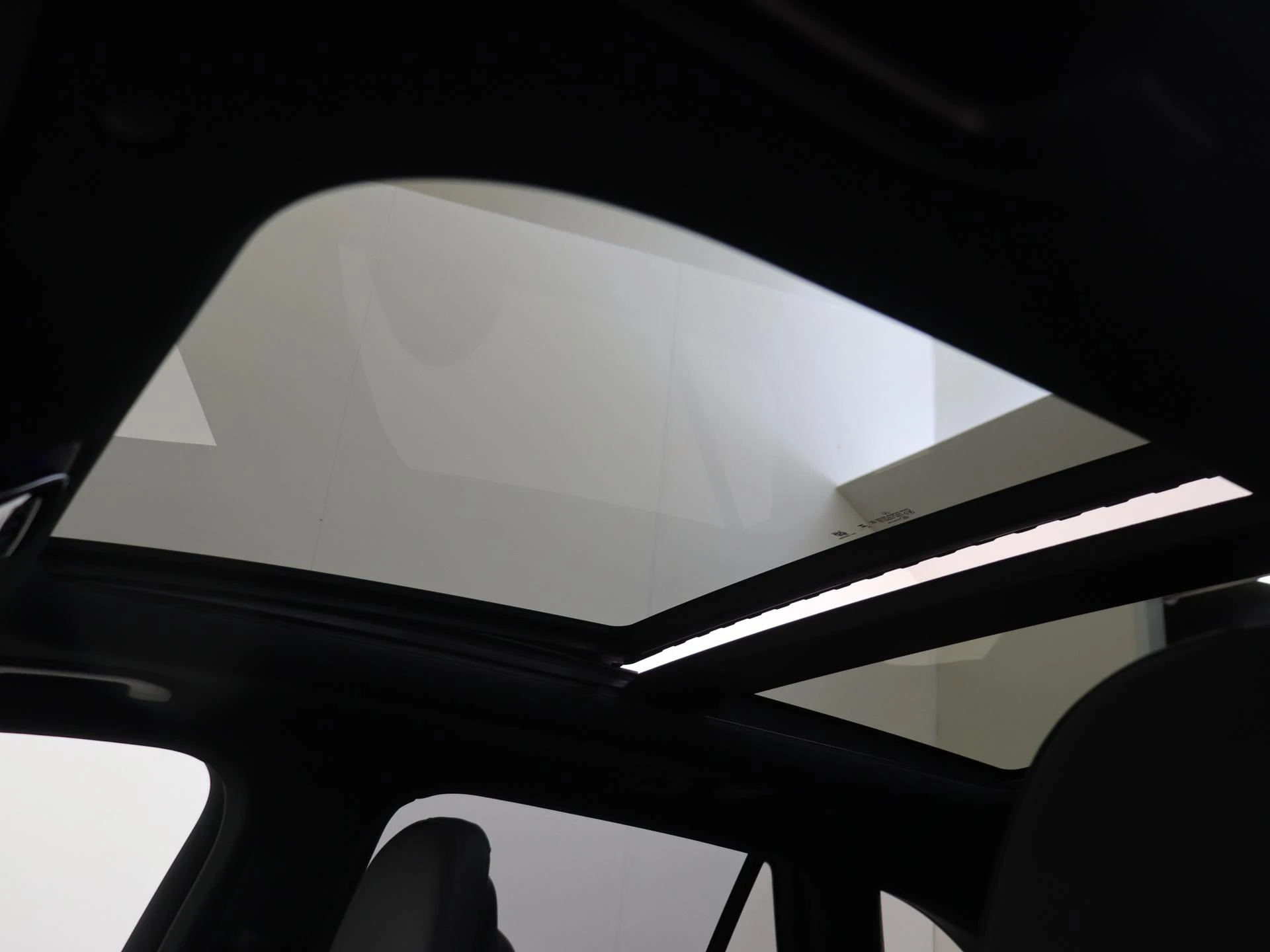 Mercedes-Benz-GLC-image-27