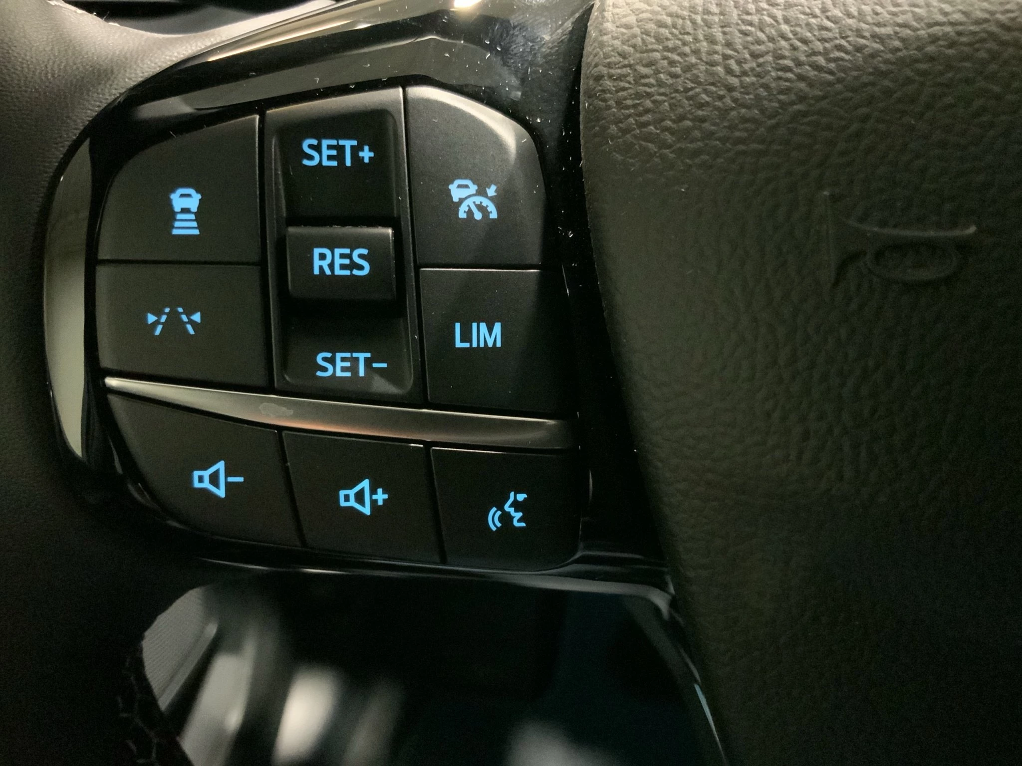 Ford Kuga BlueCruise Edition 2.5 Duratec Plug-in-Hybrid BlueCruis CVT Sports Utility Vehicle. 178 kW. 5-t