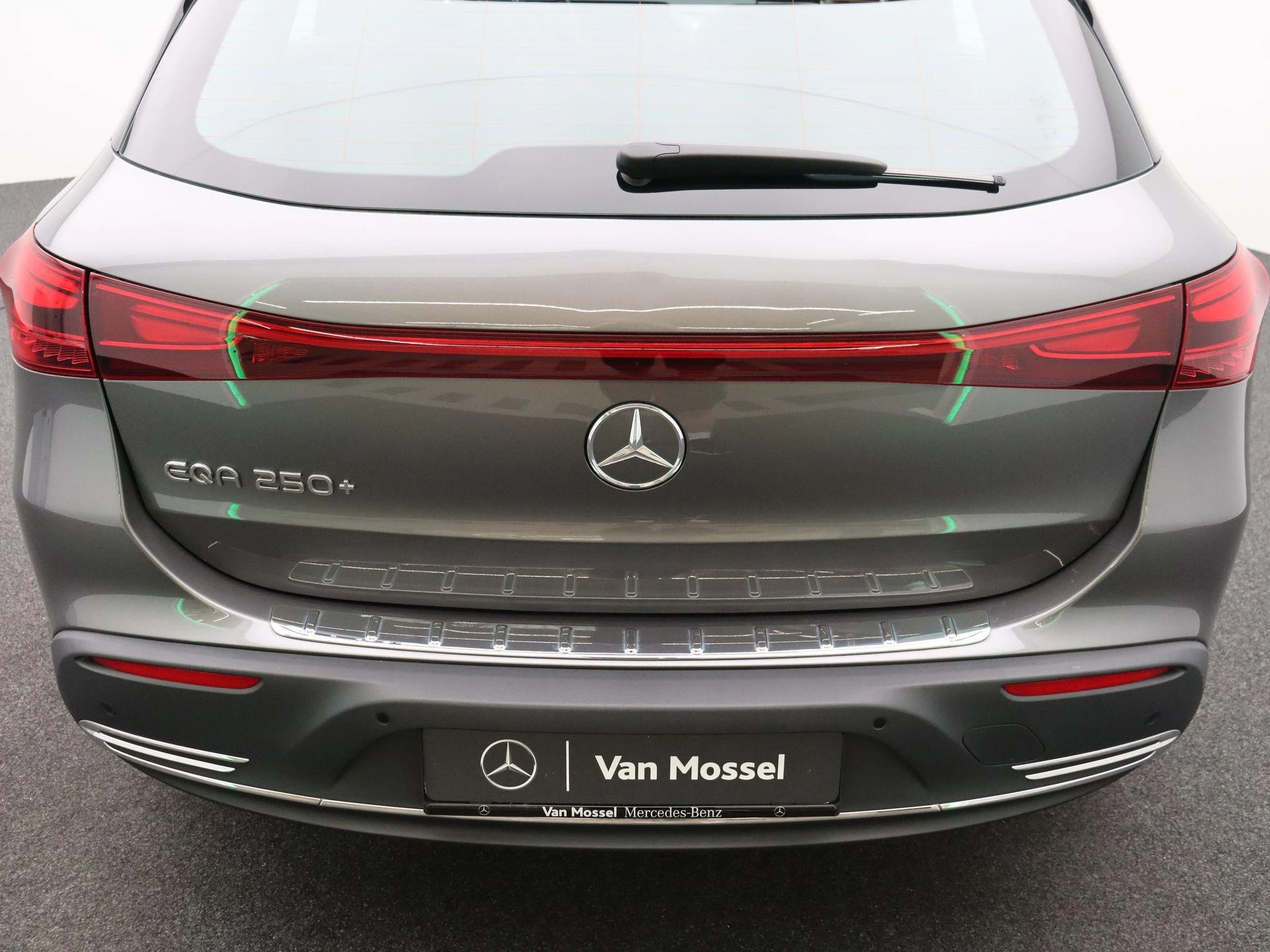 Mercedes-Benz EQA 250+ Business Line + PANO DAK + CARPLAY + CAMERA +