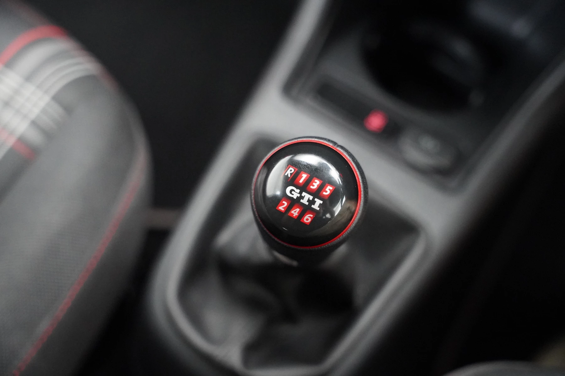 Volkswagen-up!-image-21