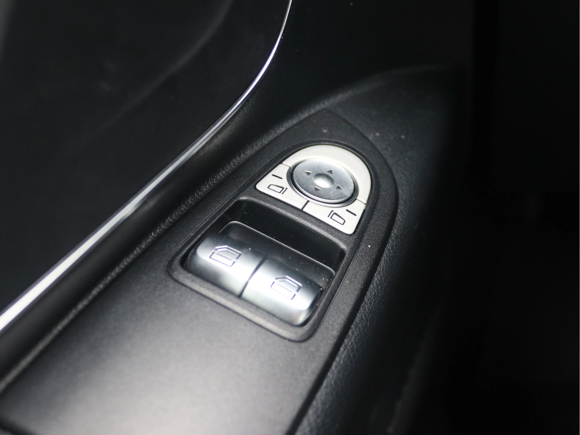 Mercedes-Benz-Vito-image-5