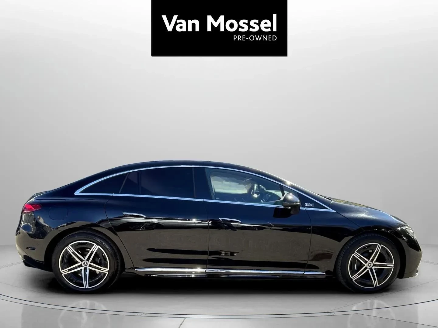 Mercedes-Benz-EQE-image-3