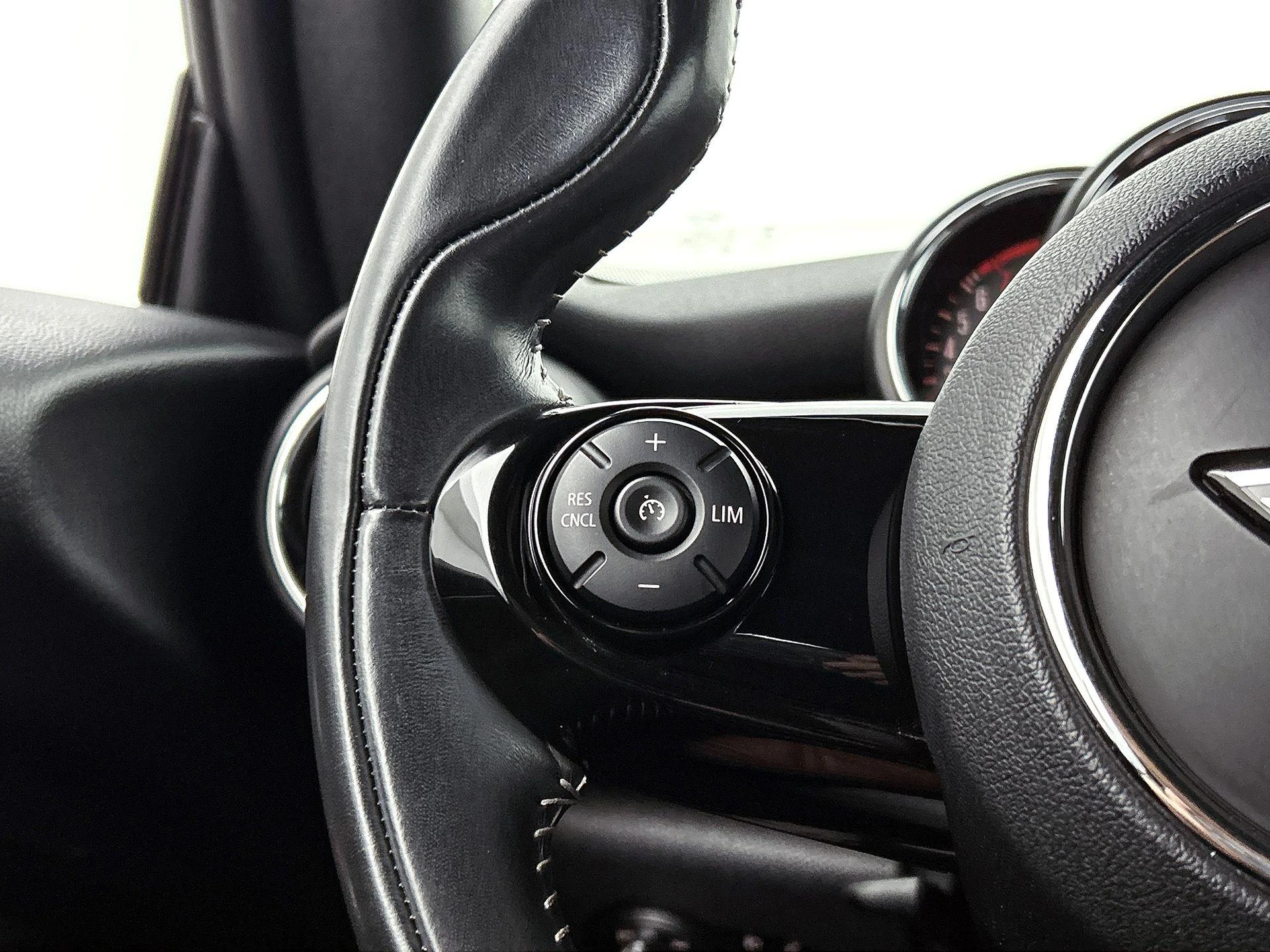 MINI-Cooper Cabrio-image-5
