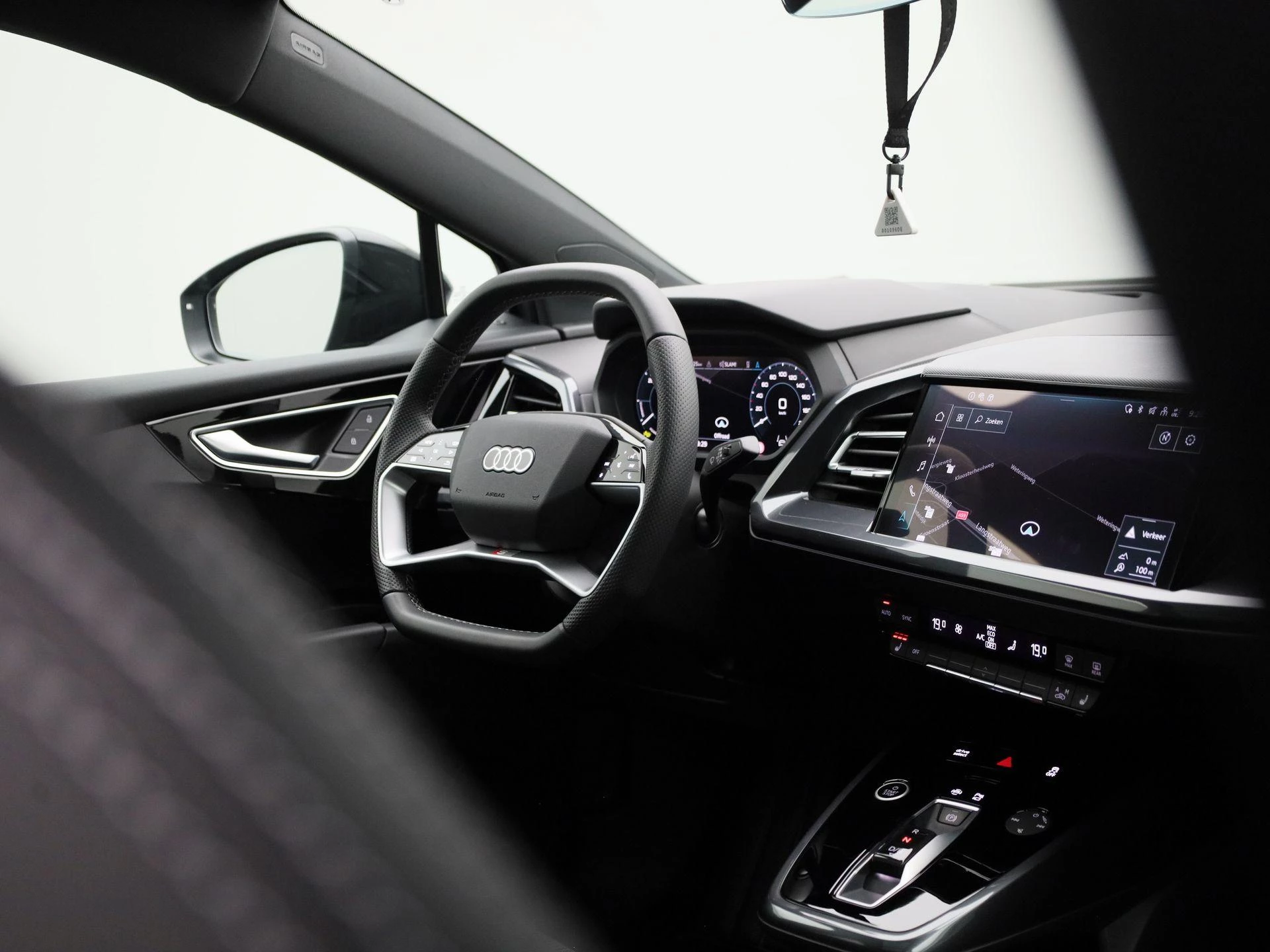 Audi-Q4 Sportback e-tron-image-43