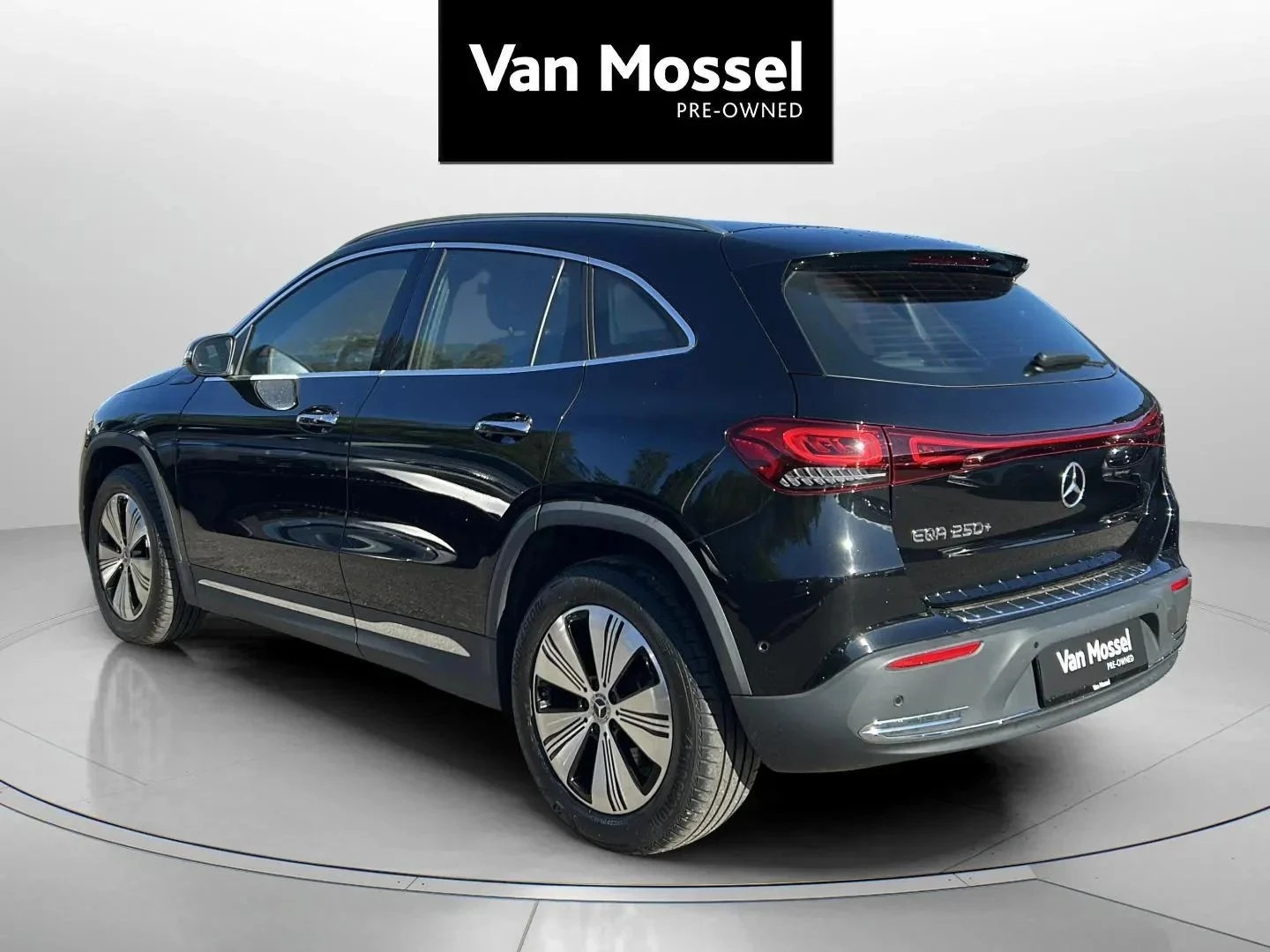 Mercedes-Benz-EQA-image-6