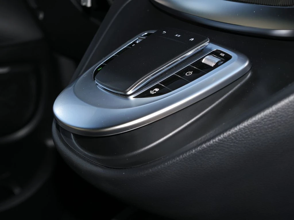 Mercedes-Benz-V-Klasse 300 d-image-10