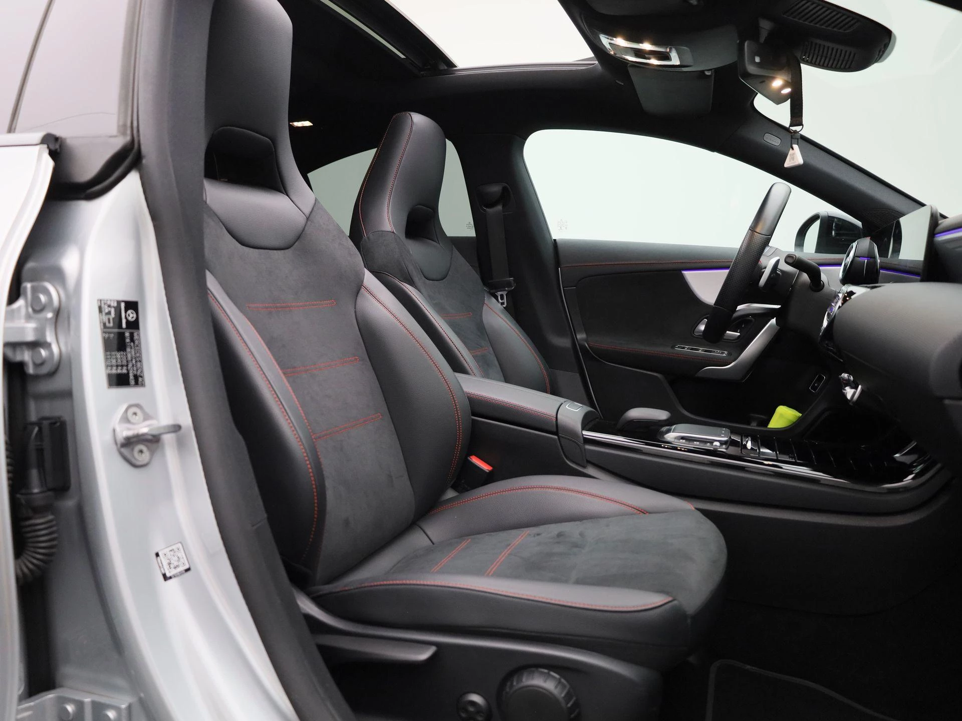 Mercedes-Benz-CLA-image-35