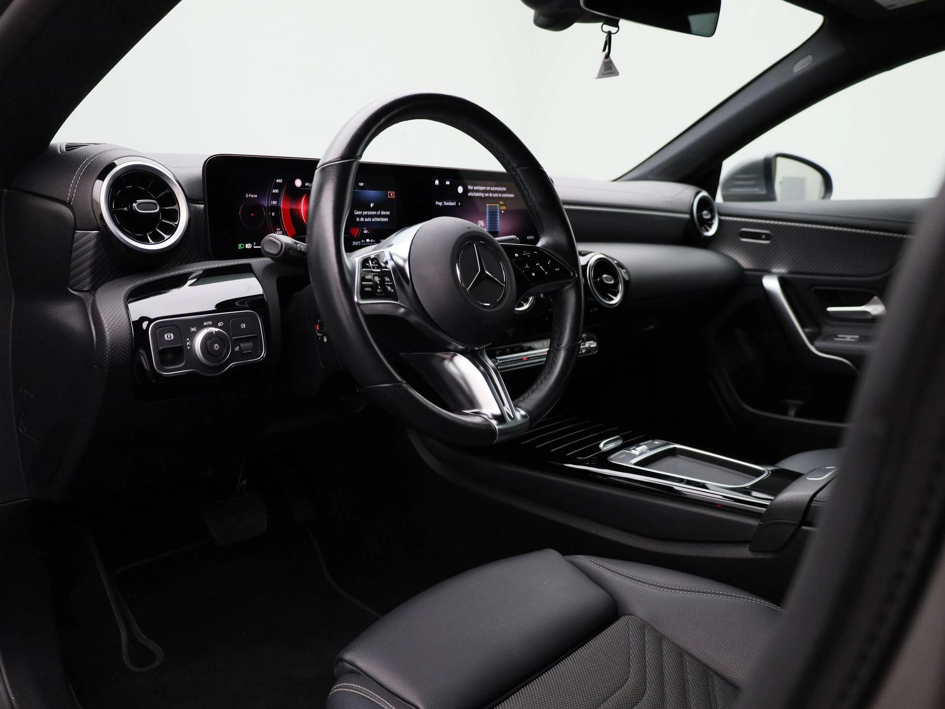 Mercedes-Benz-CLA-image-35