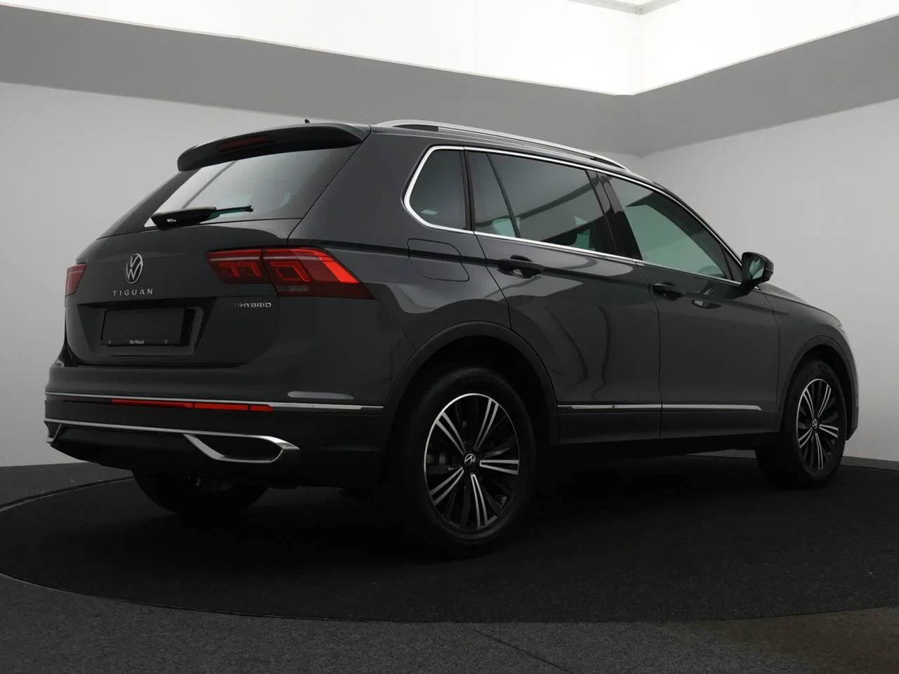 Volkswagen-Tiguan-image-4