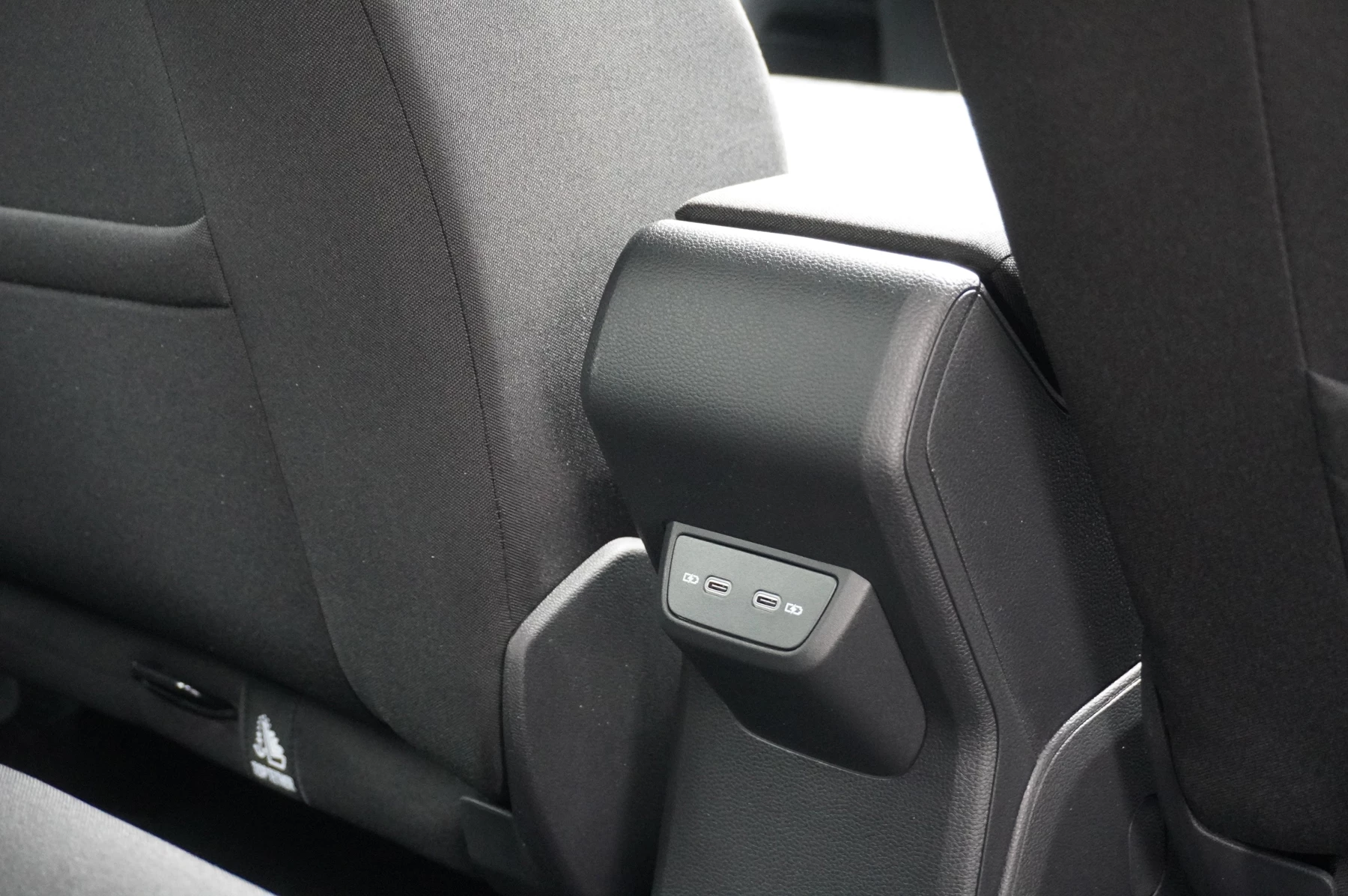 Volkswagen-Polo-image-9
