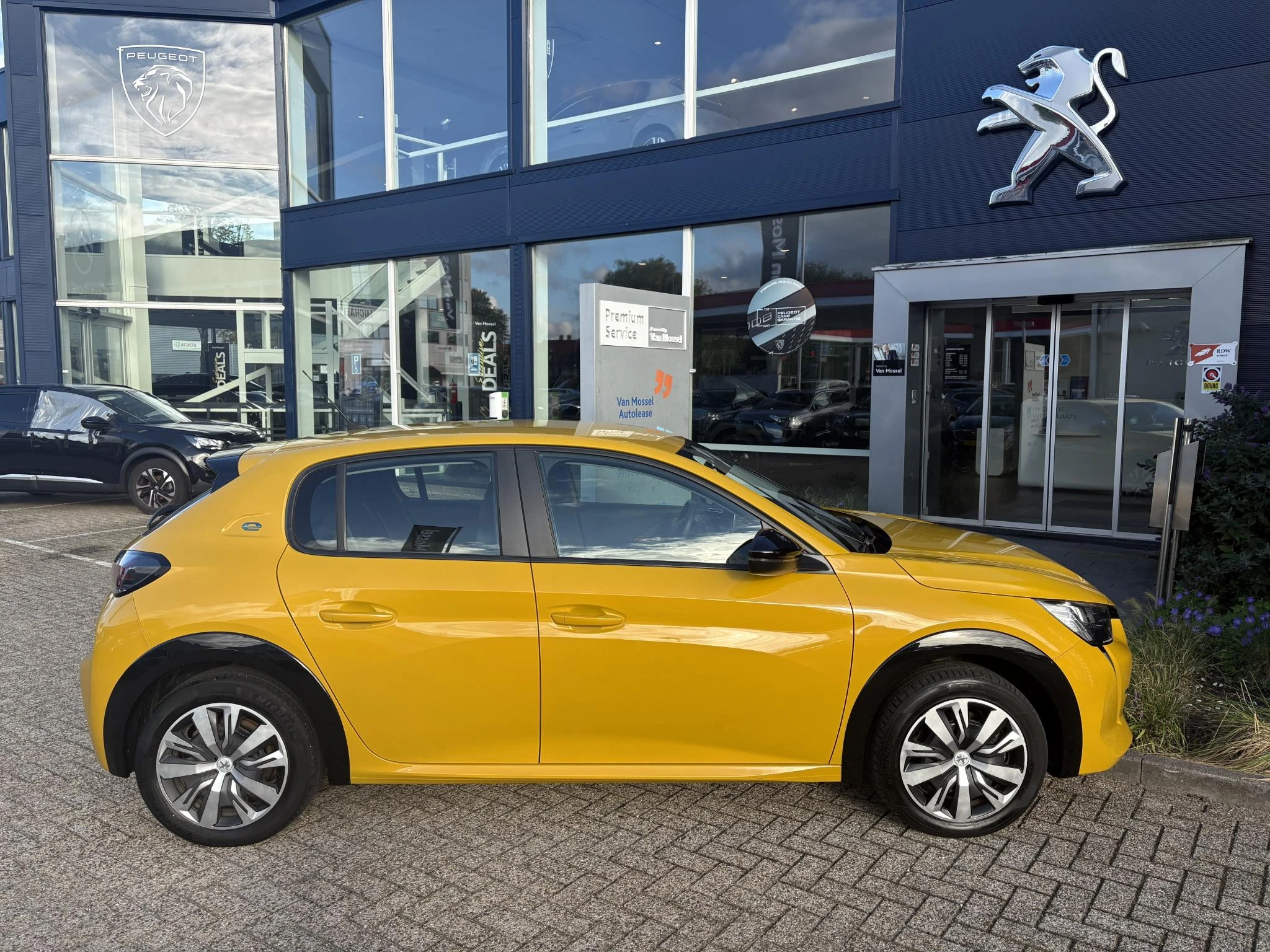 Peugeot-e-208-image-7