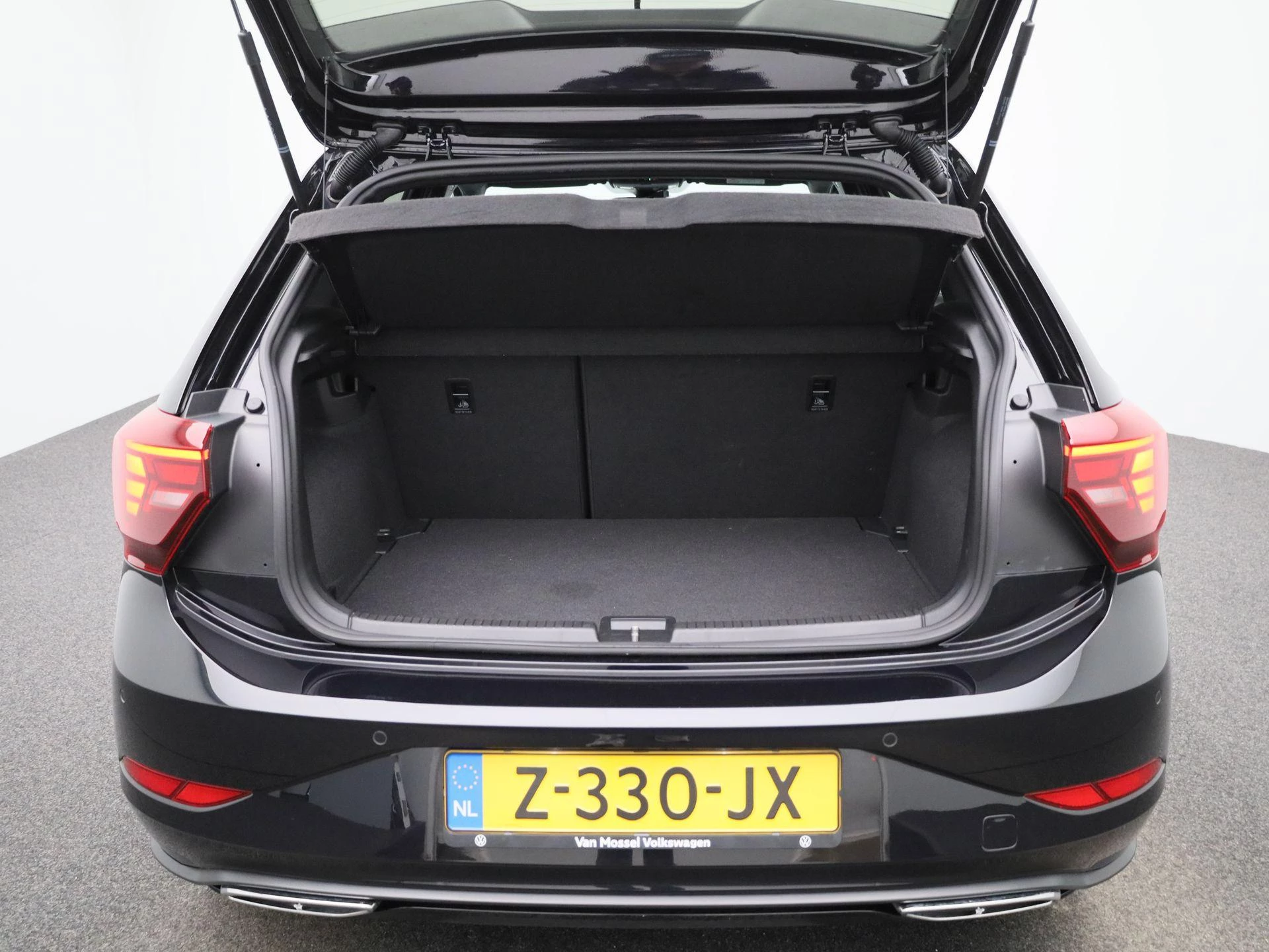 Volkswagen-Polo-image-9