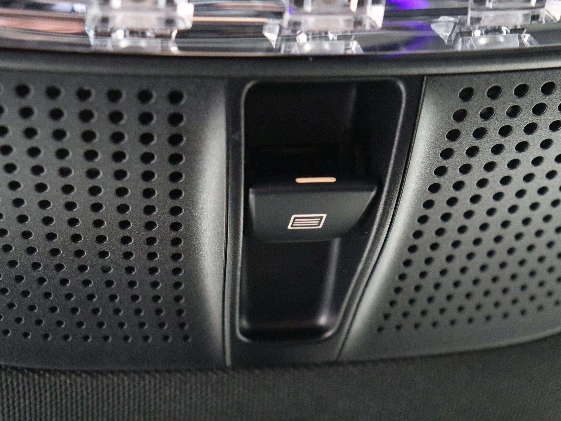 Mercedes-Benz-EQC-image-26