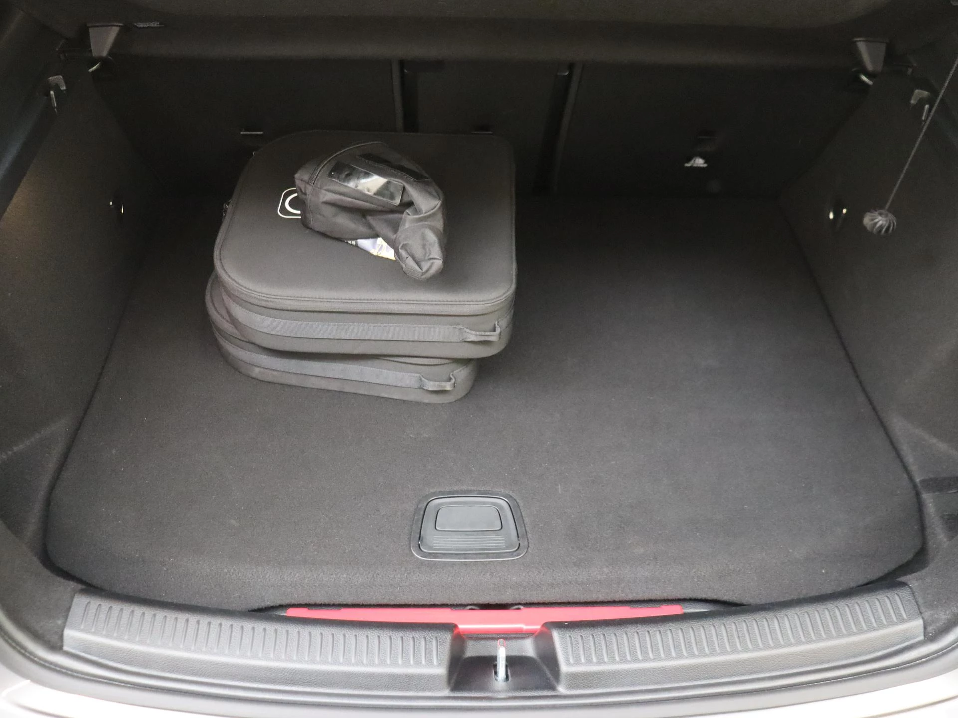 Mercedes-Benz A-Klasse 250 e Business Solution AMG