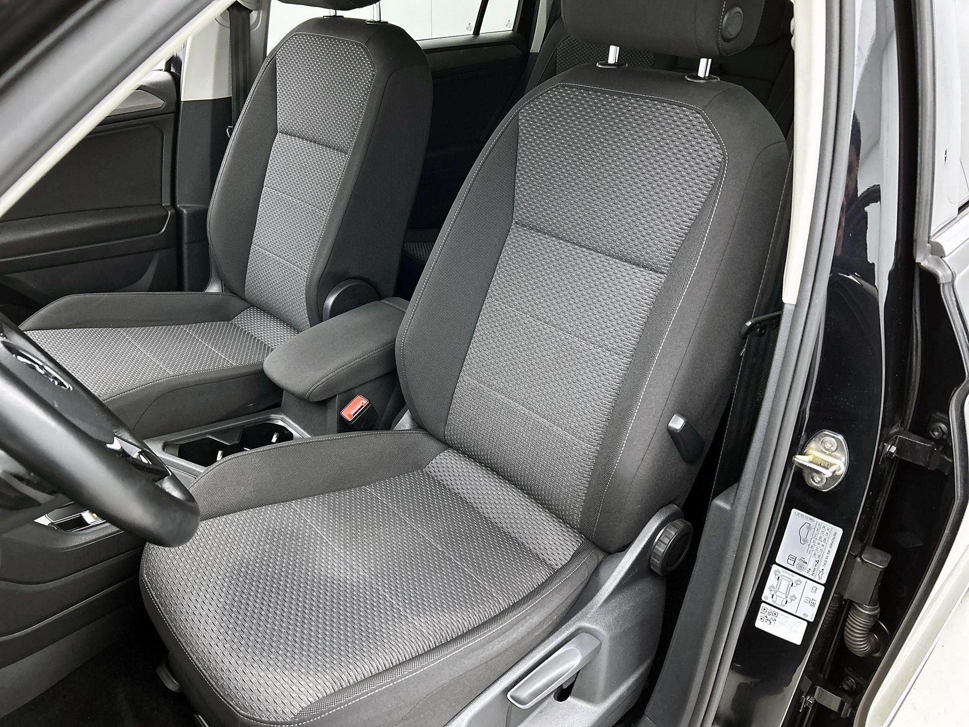 Volkswagen-Tiguan Allspace-image-15