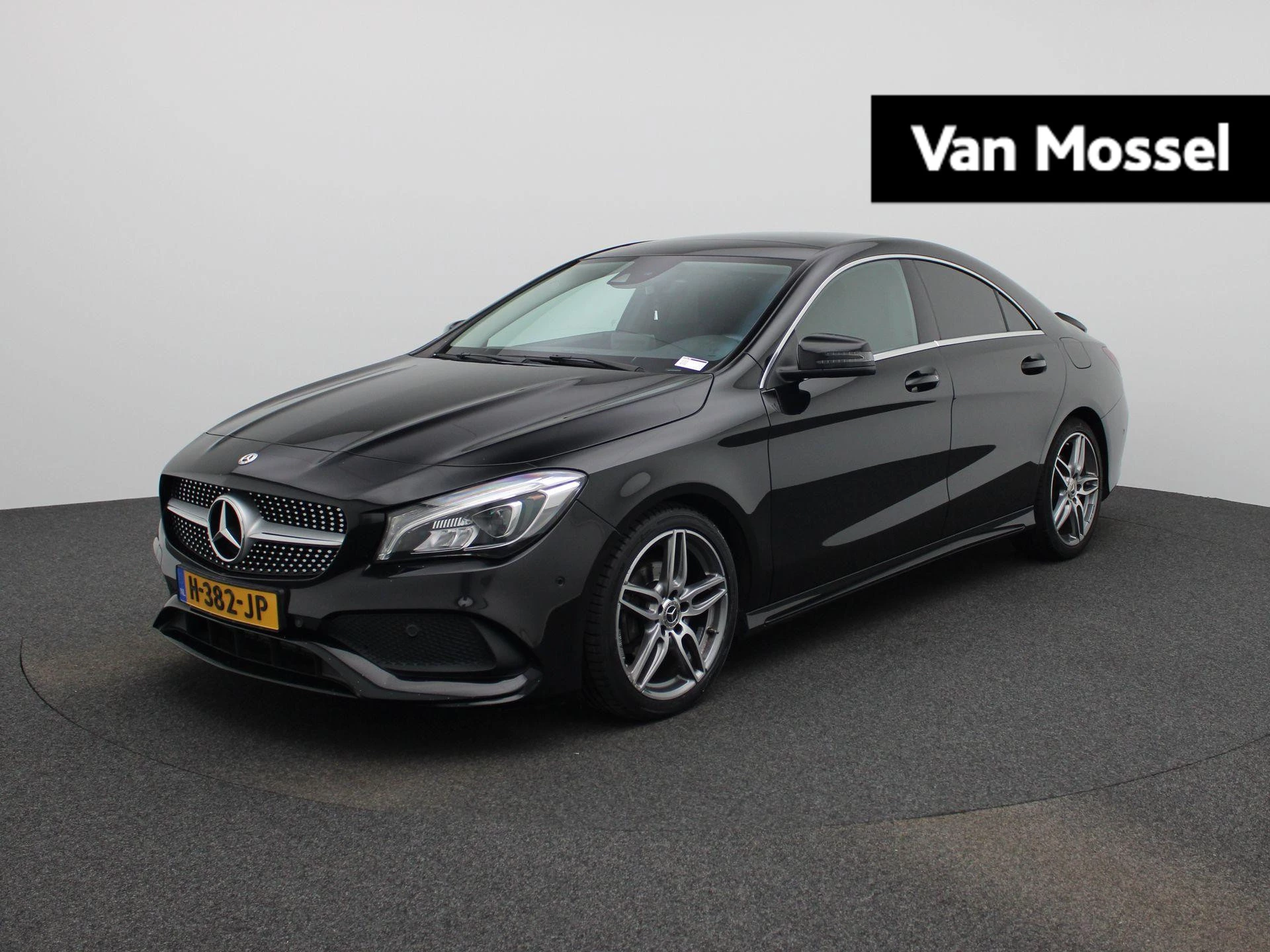 Mercedes-Benz-CLA-image-0
