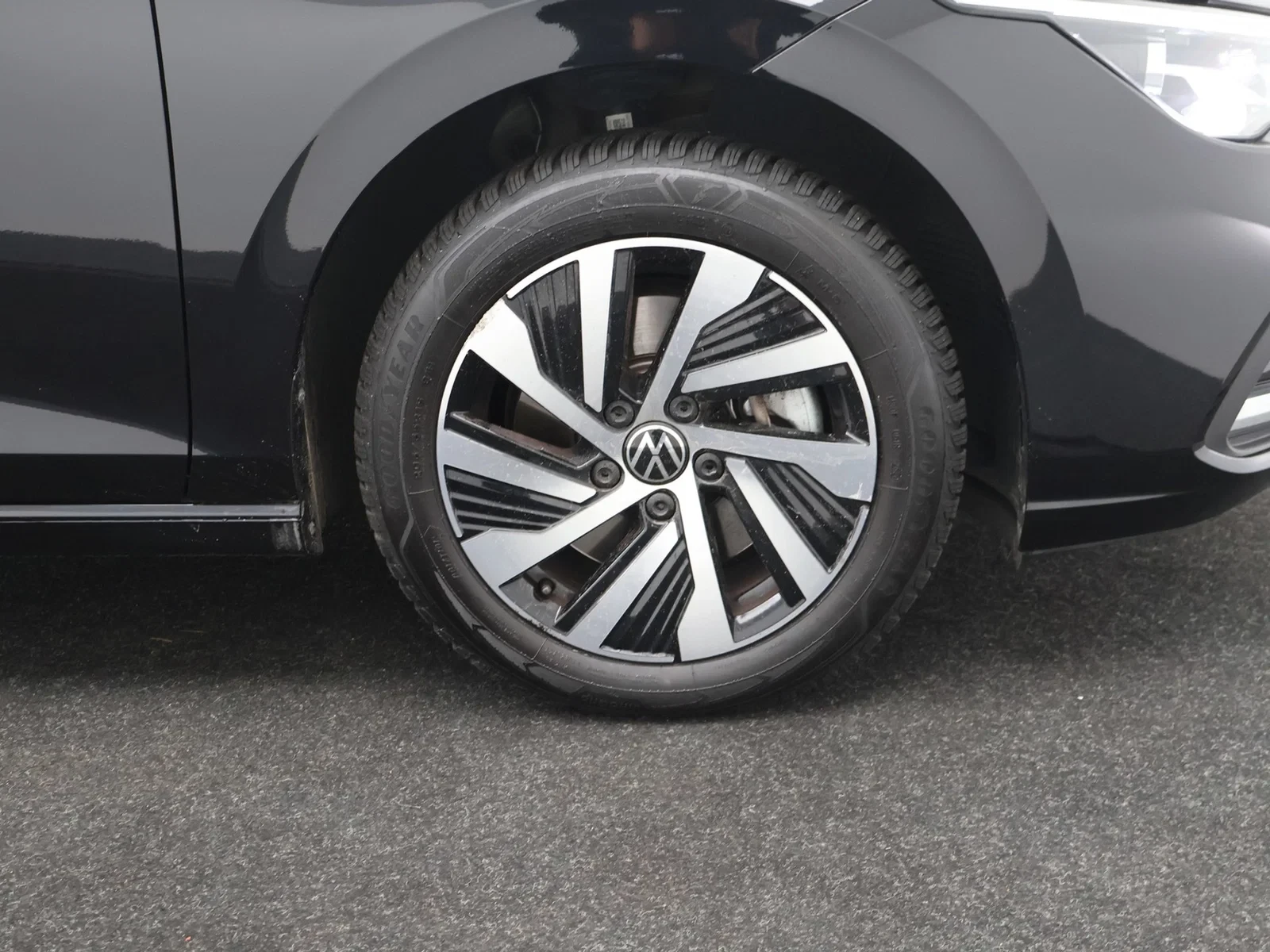 Volkswagen-Golf-image-8