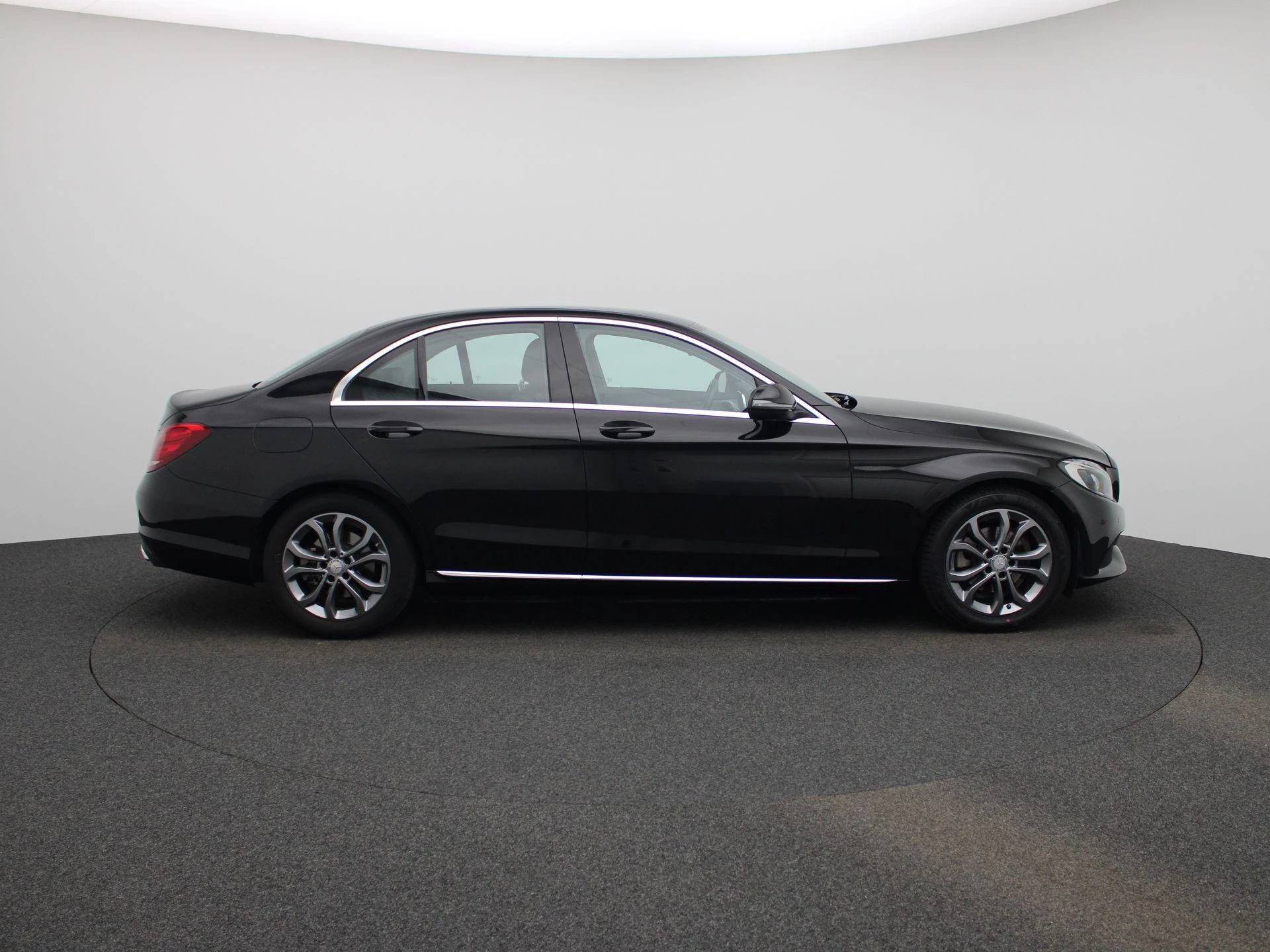 Mercedes-Benz-C-Klasse-image-5