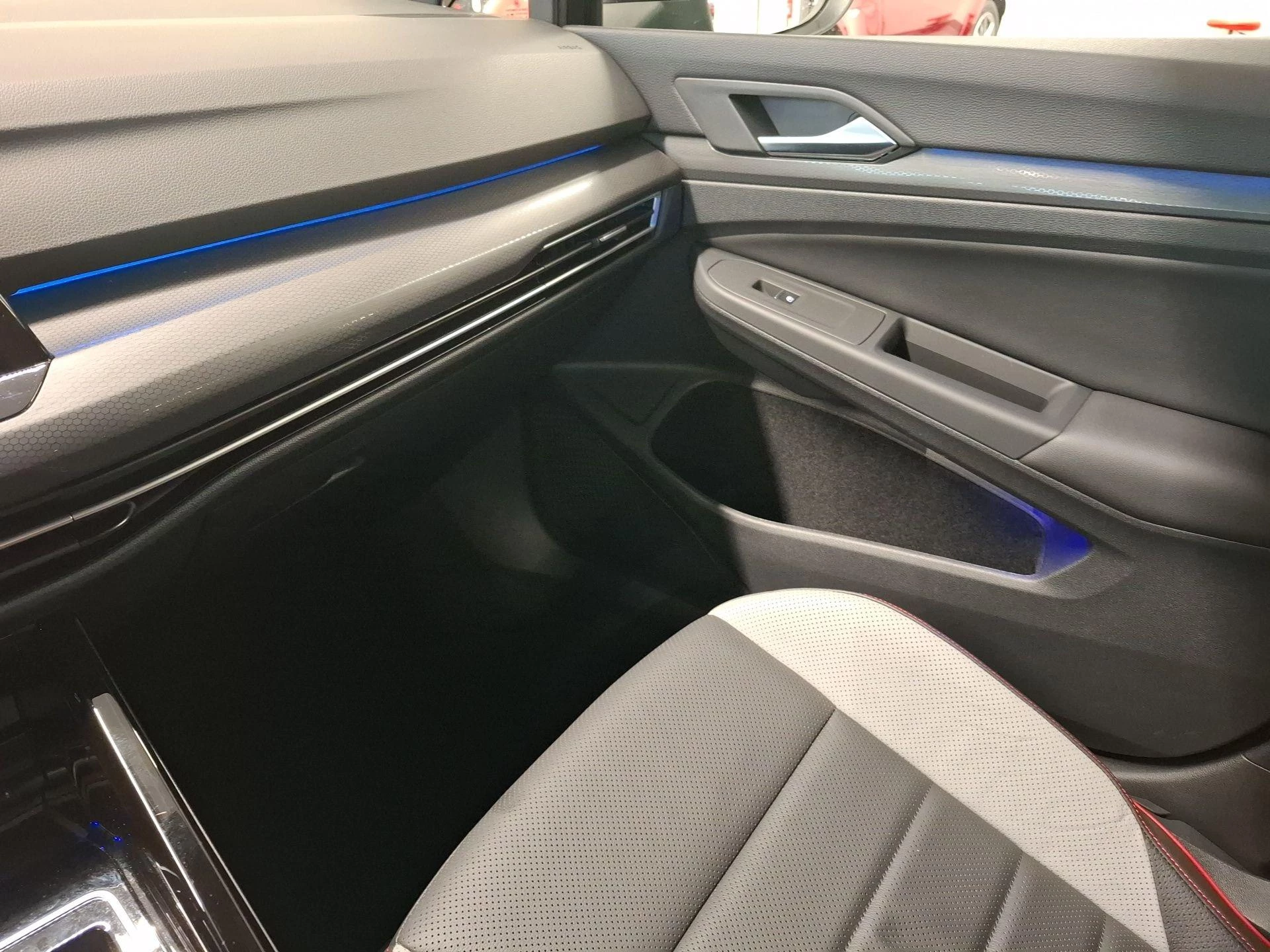 Volkswagen-Golf-image-8