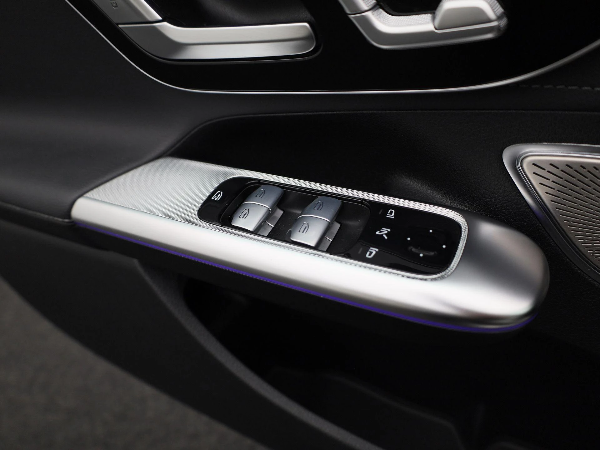 Mercedes-Benz-EQE-image-32