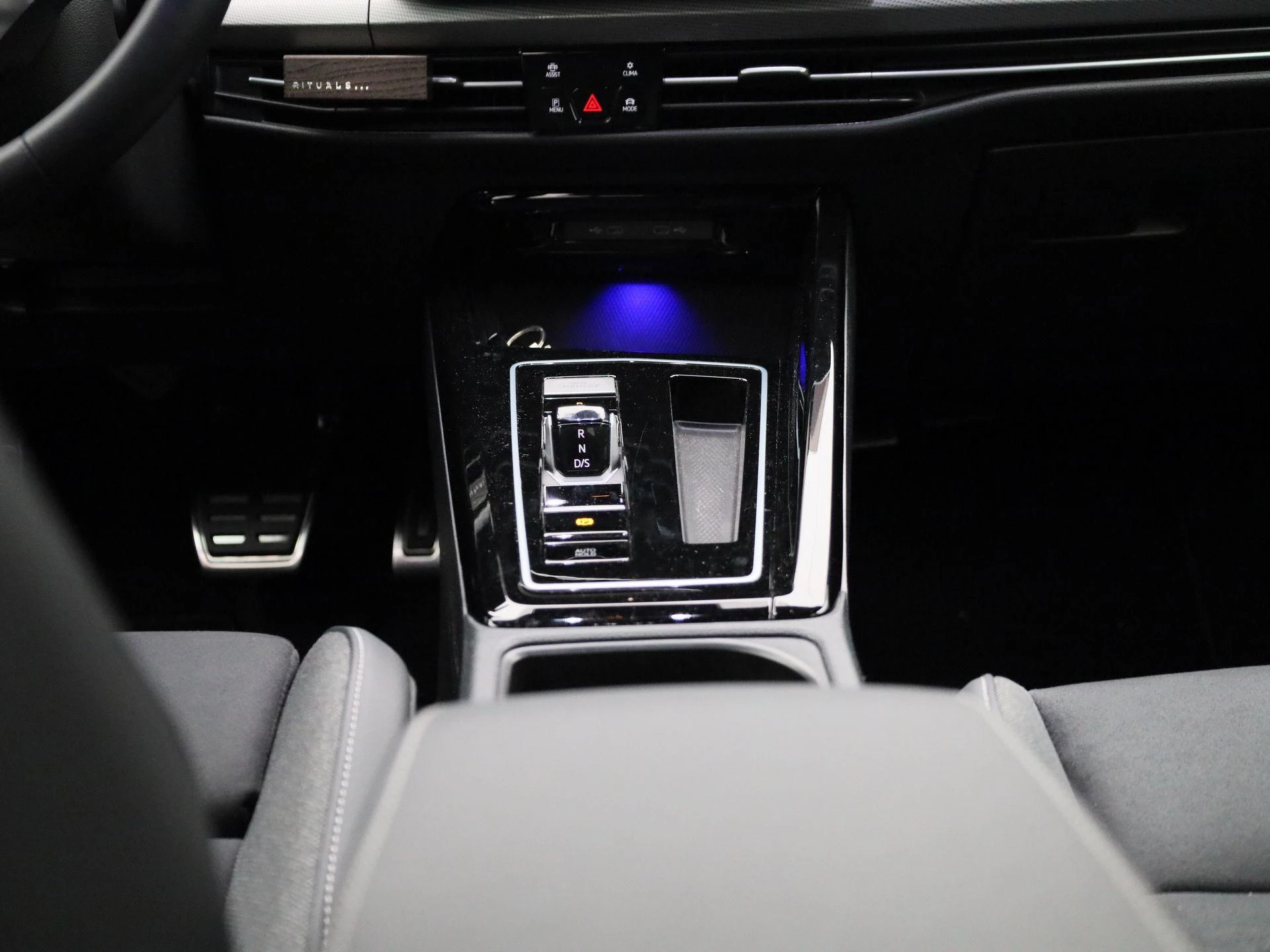Volkswagen-Golf-image-9