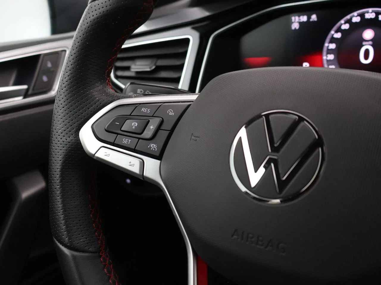 Volkswagen-Polo-image-22