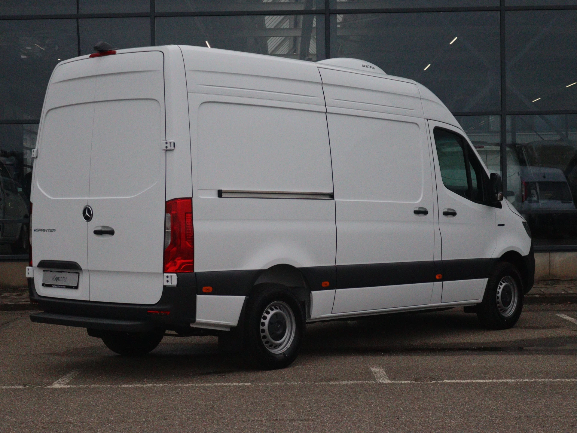 Mercedes-Benz-eSprinter-image-1