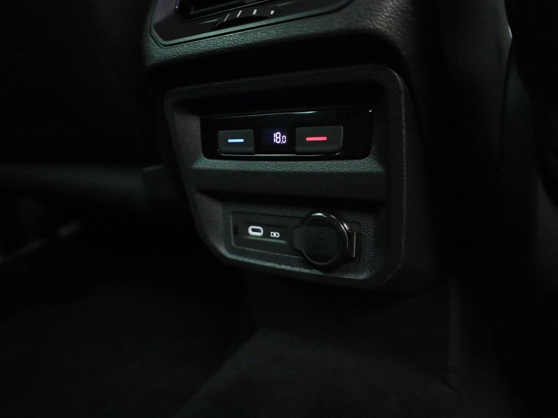 Volkswagen-Tiguan-image-36