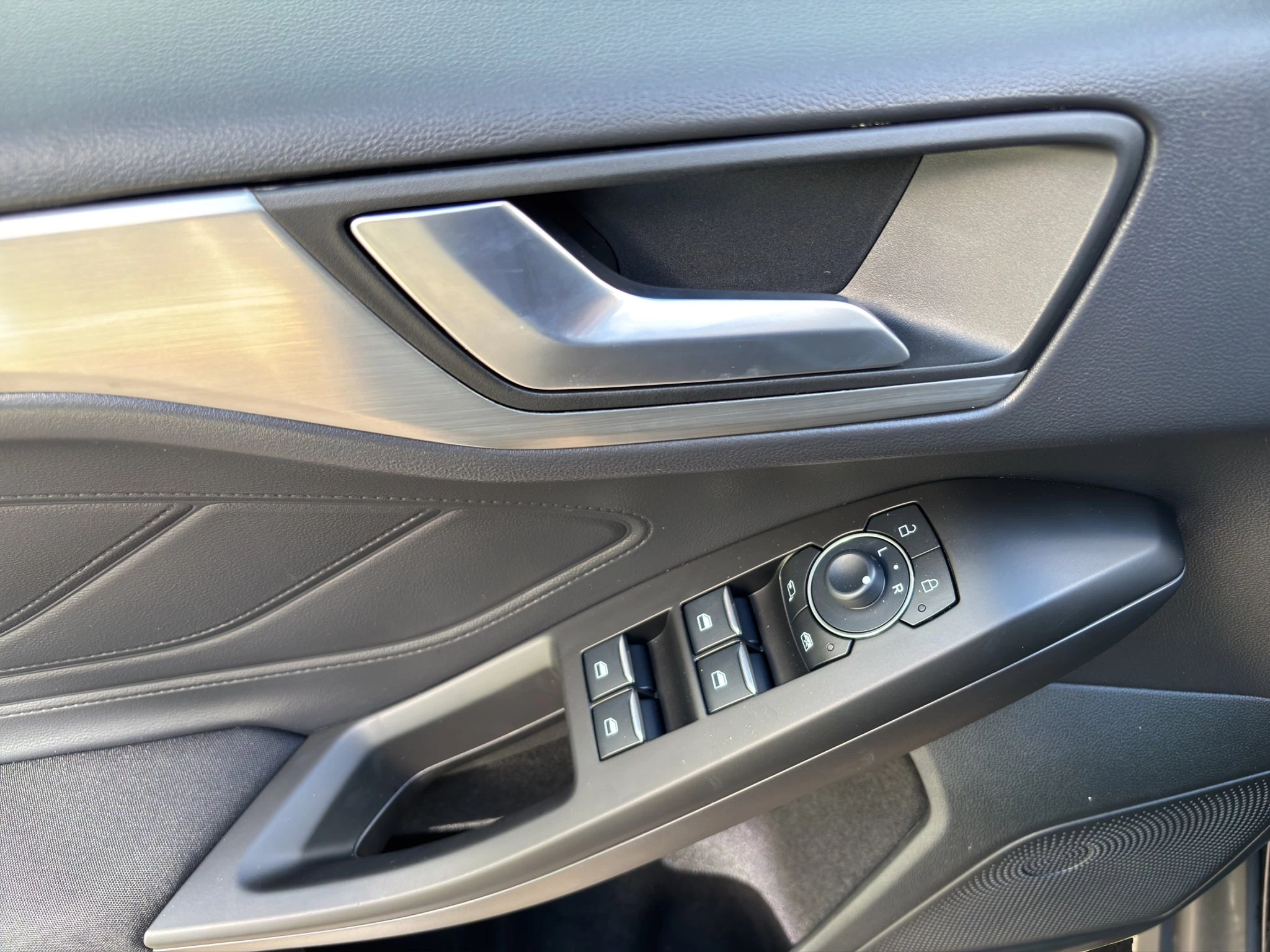 Ford Focus Titanium Edition Limousine Automatik & Panoramadach *HEZ Aktion Lieferung bis 30.06.2026*