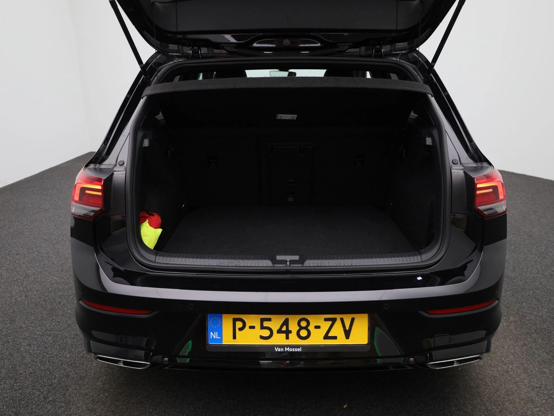 Volkswagen-Golf-image-11