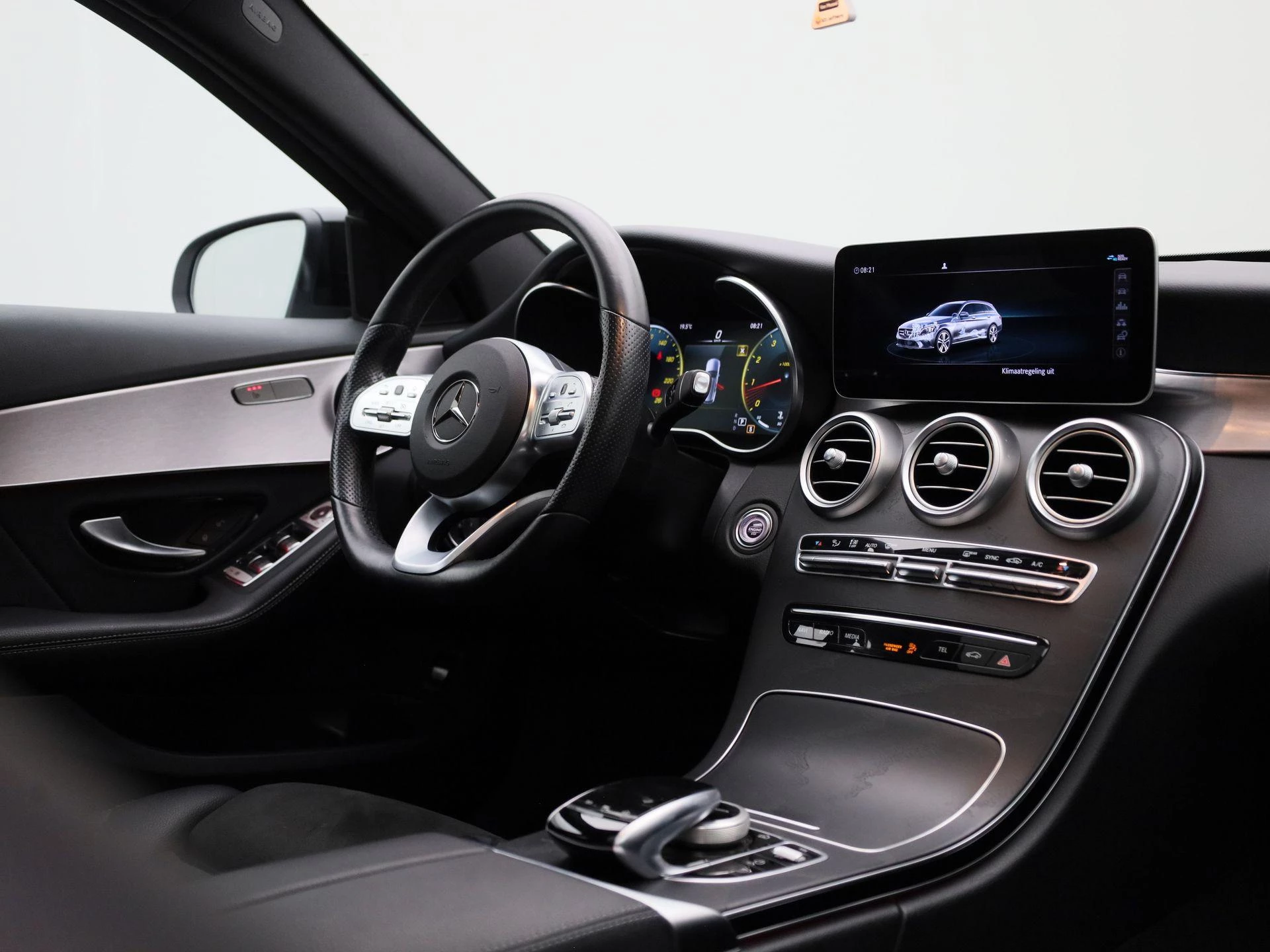 Mercedes-Benz-C-Klasse-image-37