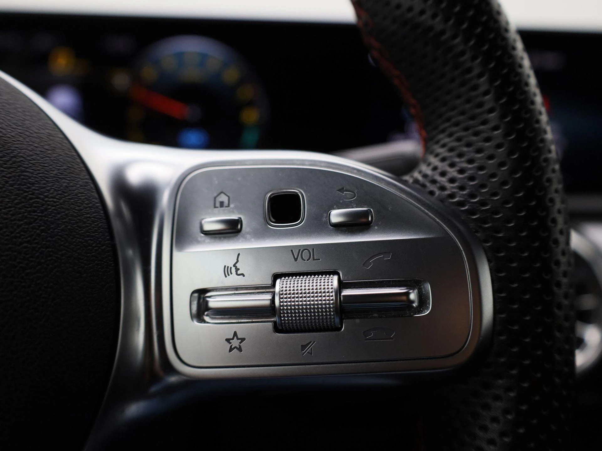 Mercedes-Benz-CLA-image-17