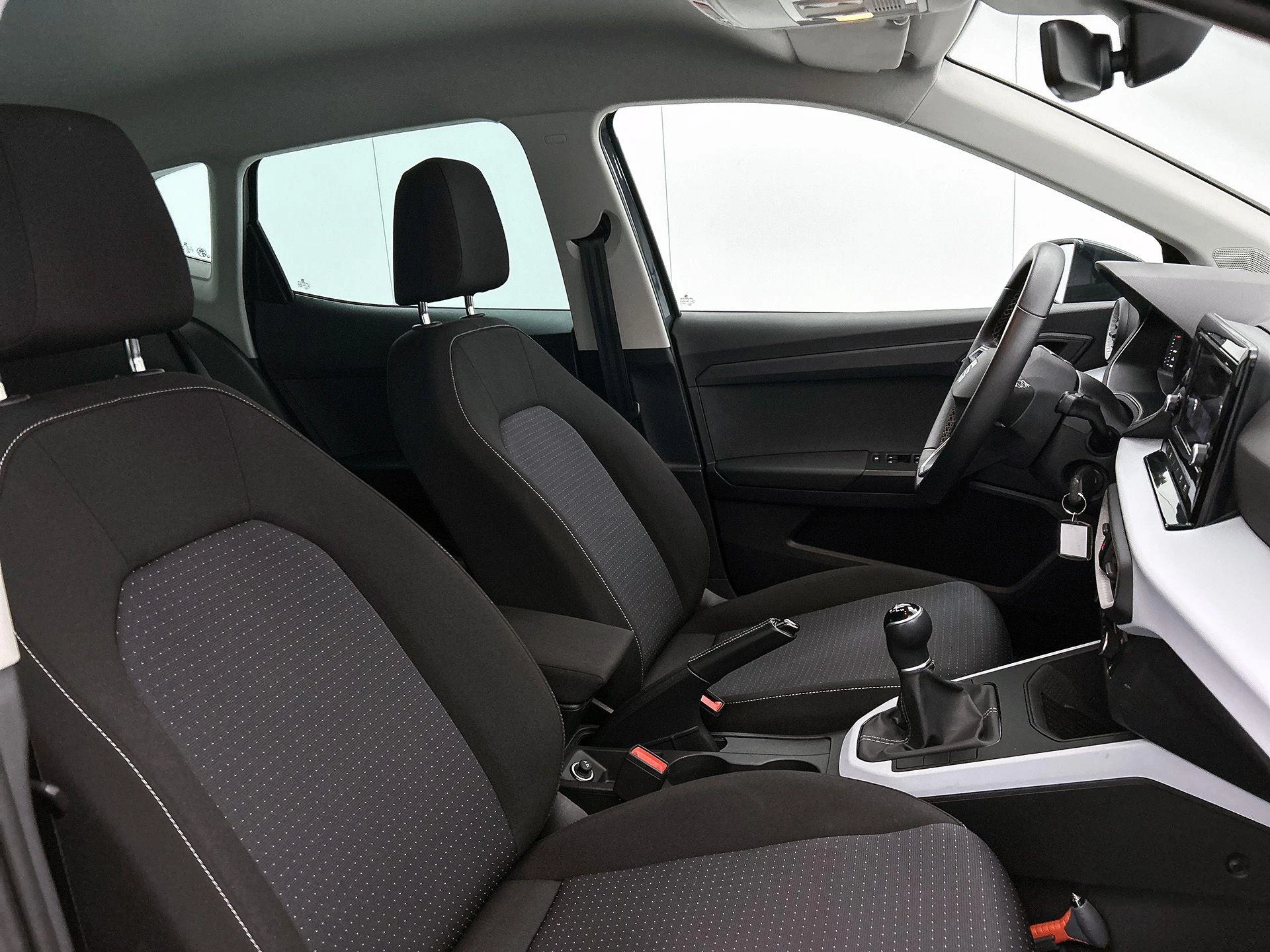 SEAT-Arona-image-32