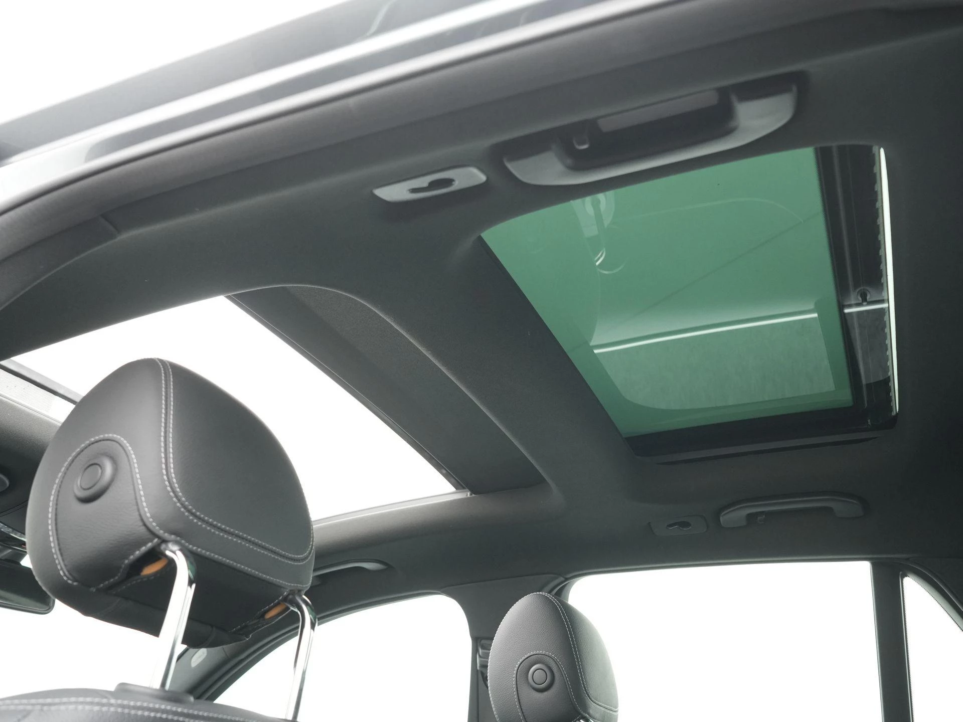 Mercedes-Benz-GLC-image-33