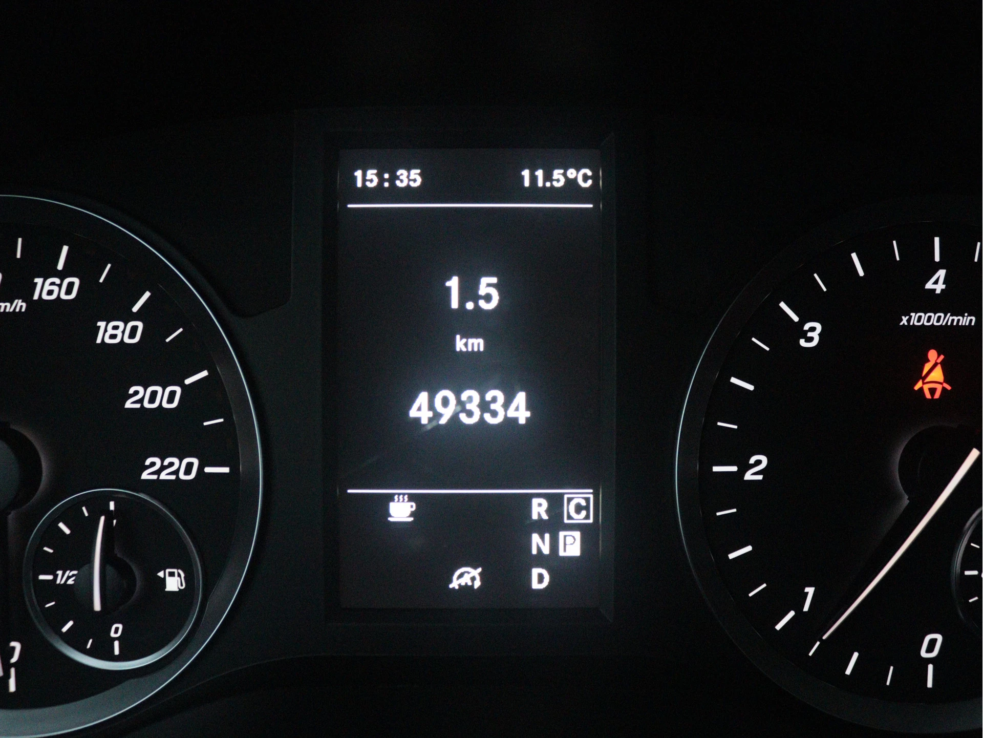 Mercedes-Benz-Vito-image-5