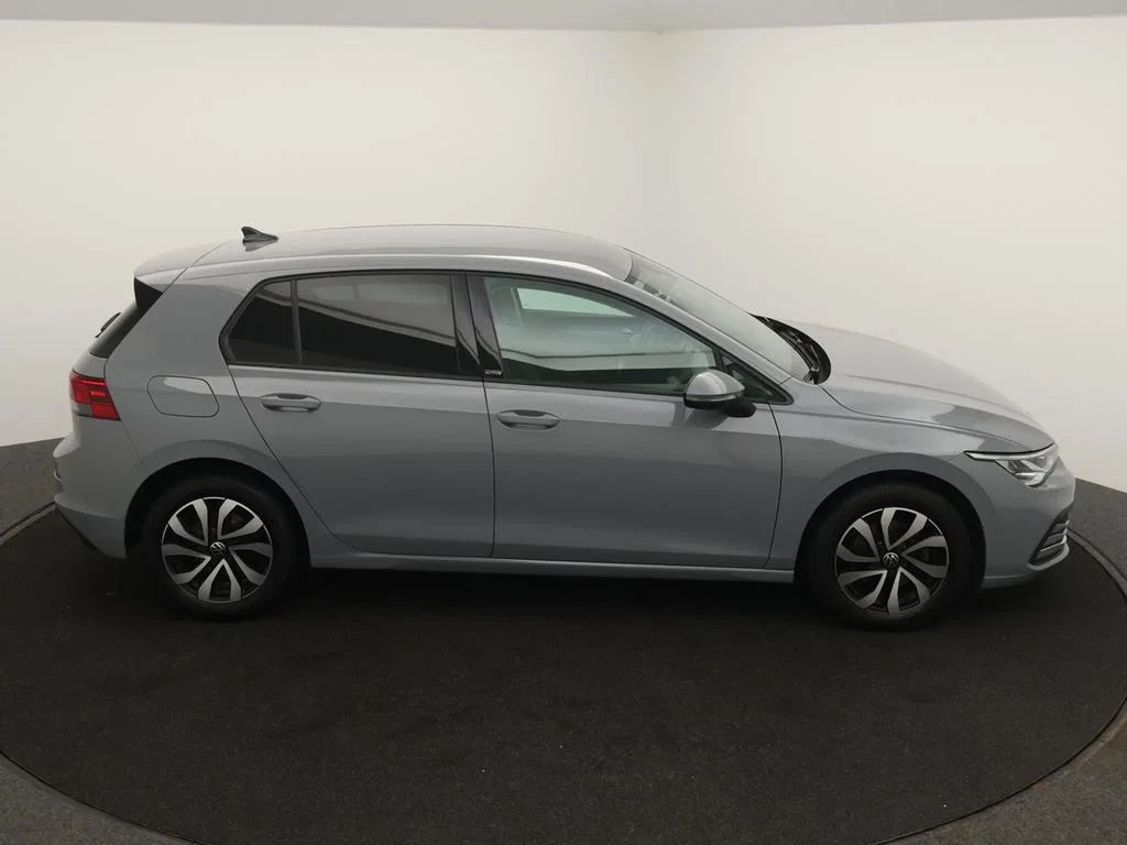 Volkswagen-Golf-image-7