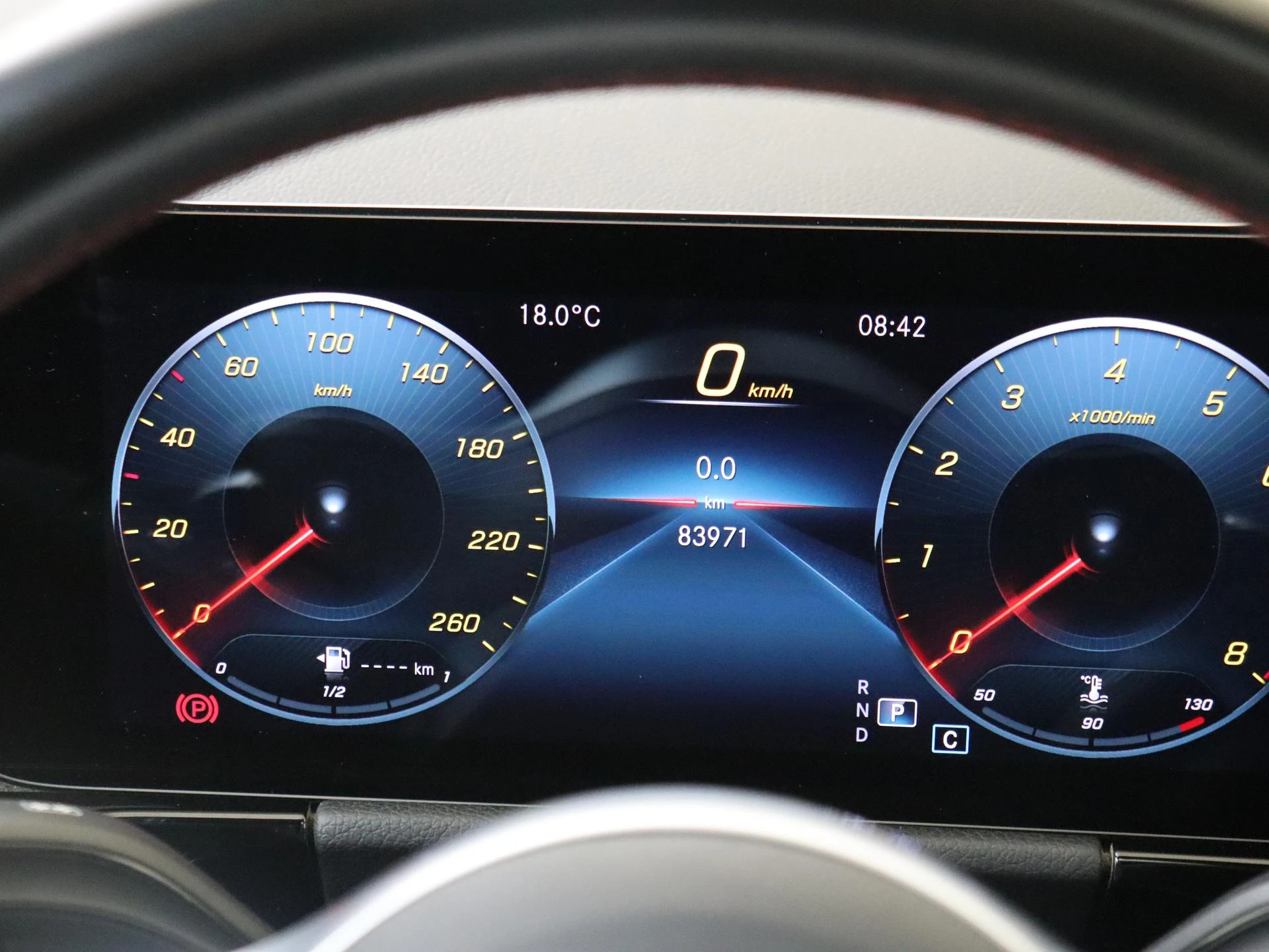 Mercedes-Benz-GLA-image-11