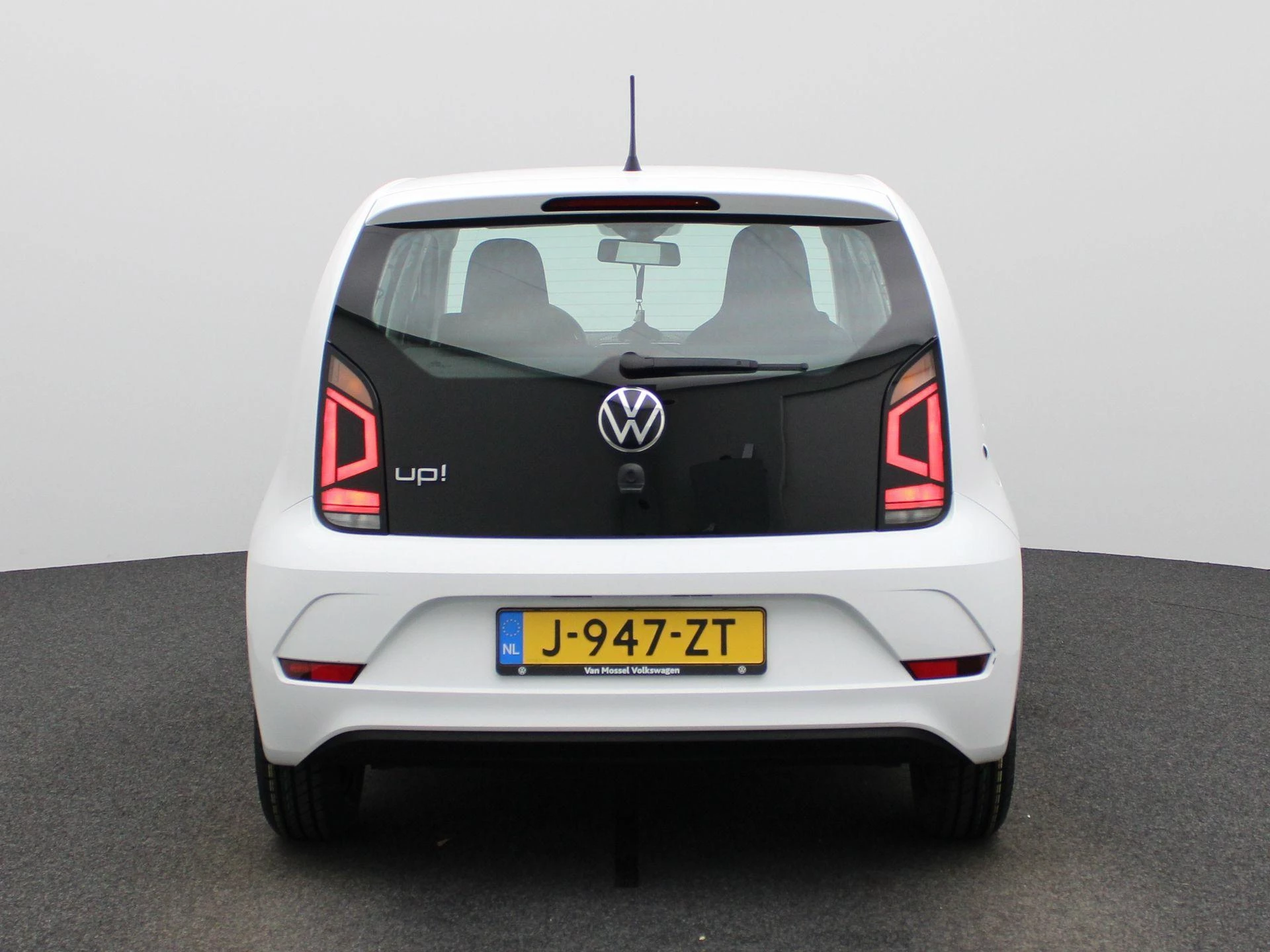 Volkswagen-up!-image-4